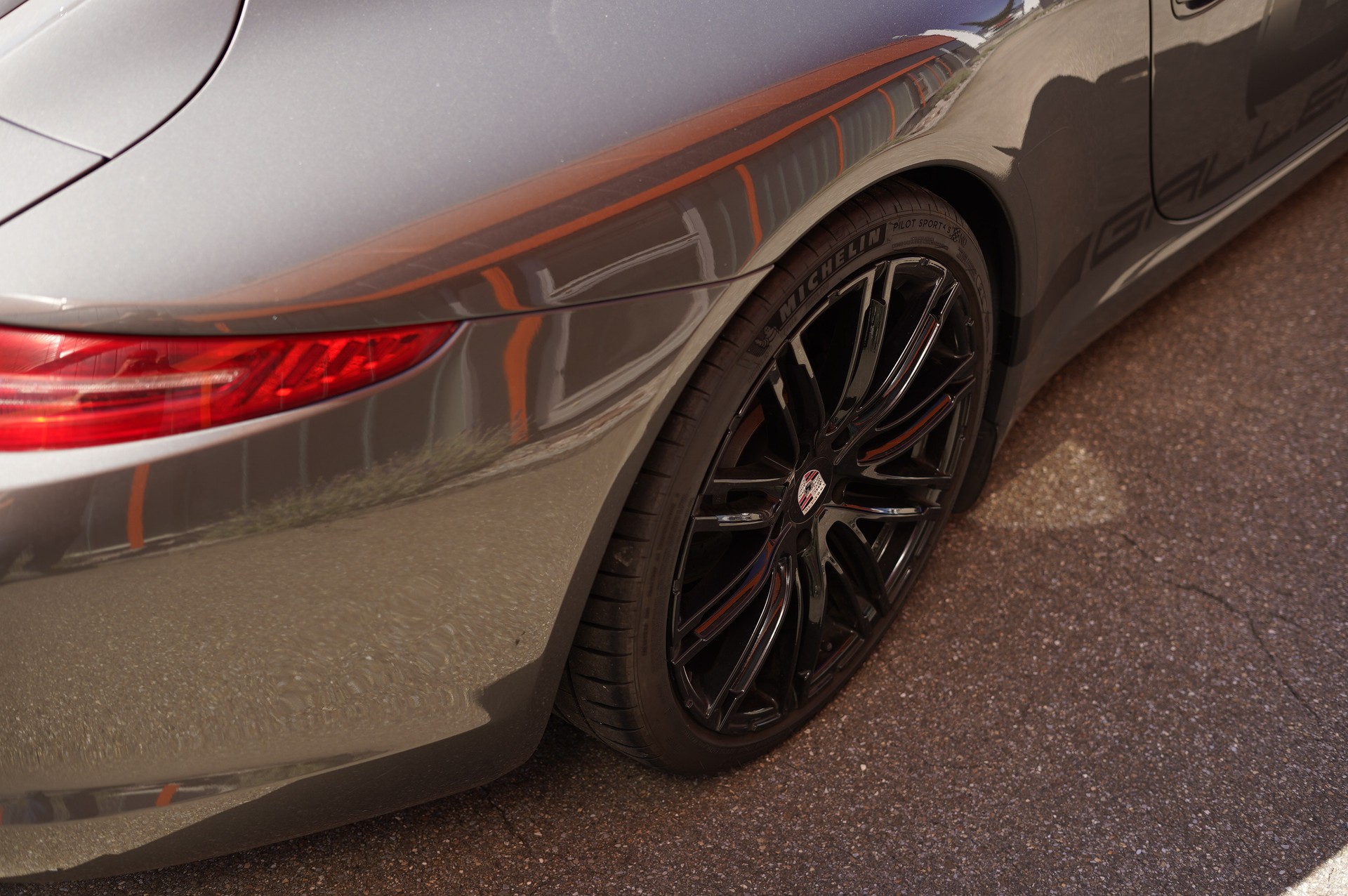PORSCHE 911 Carrera-image-4