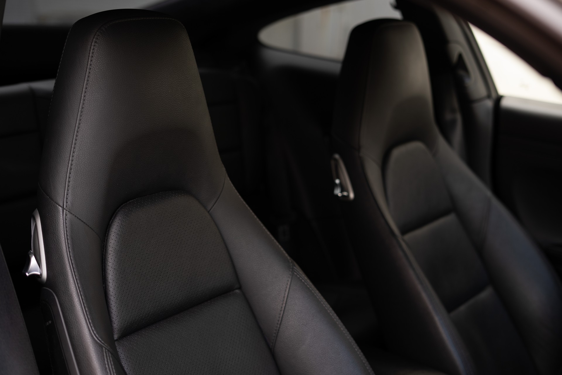 PORSCHE 911 Carrera-image-8
