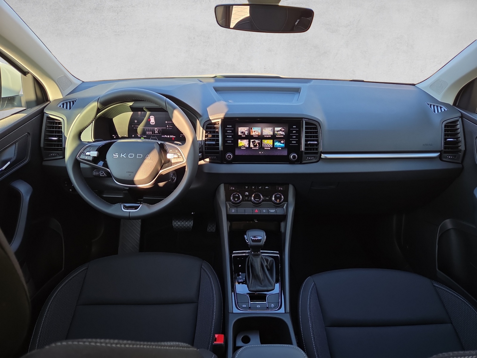 SKODA Karoq 1.5 TSI Selection DSG-image-8