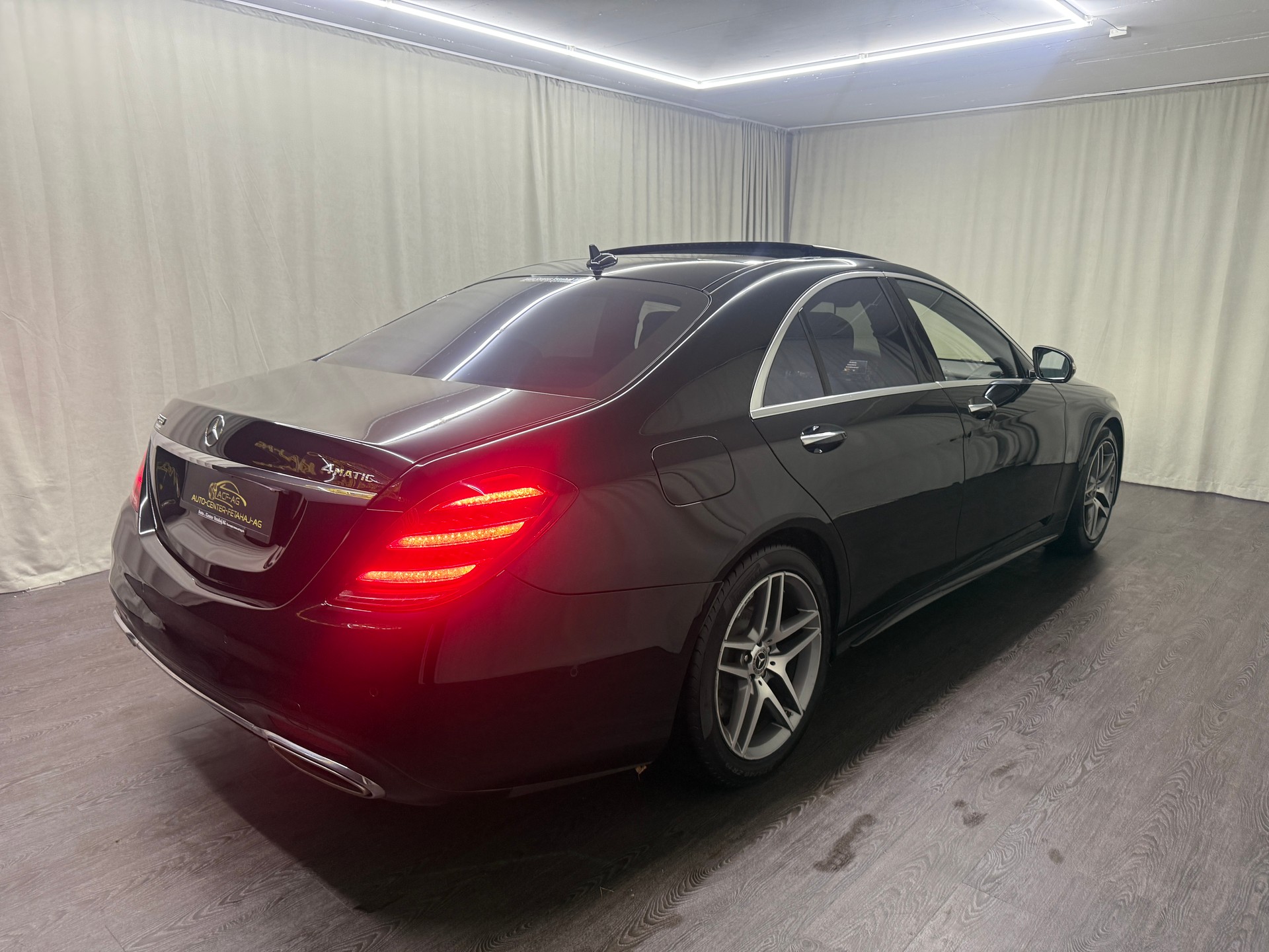 MERCEDES-BENZ S 560 4Matic AMG-Line 9G-Tronic-showroom-element-3