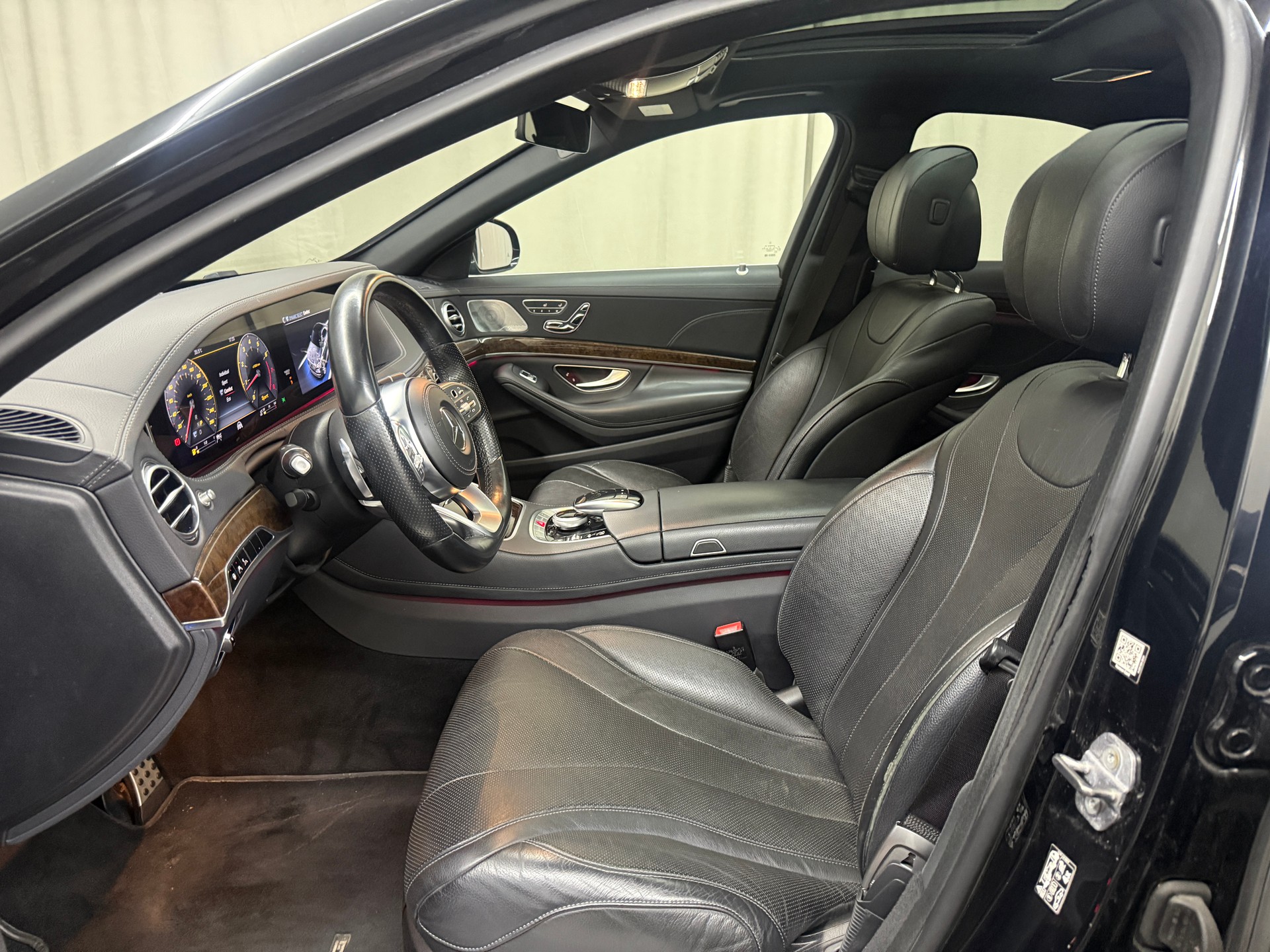 MERCEDES-BENZ S 560 4Matic AMG-Line 9G-Tronic-image-6