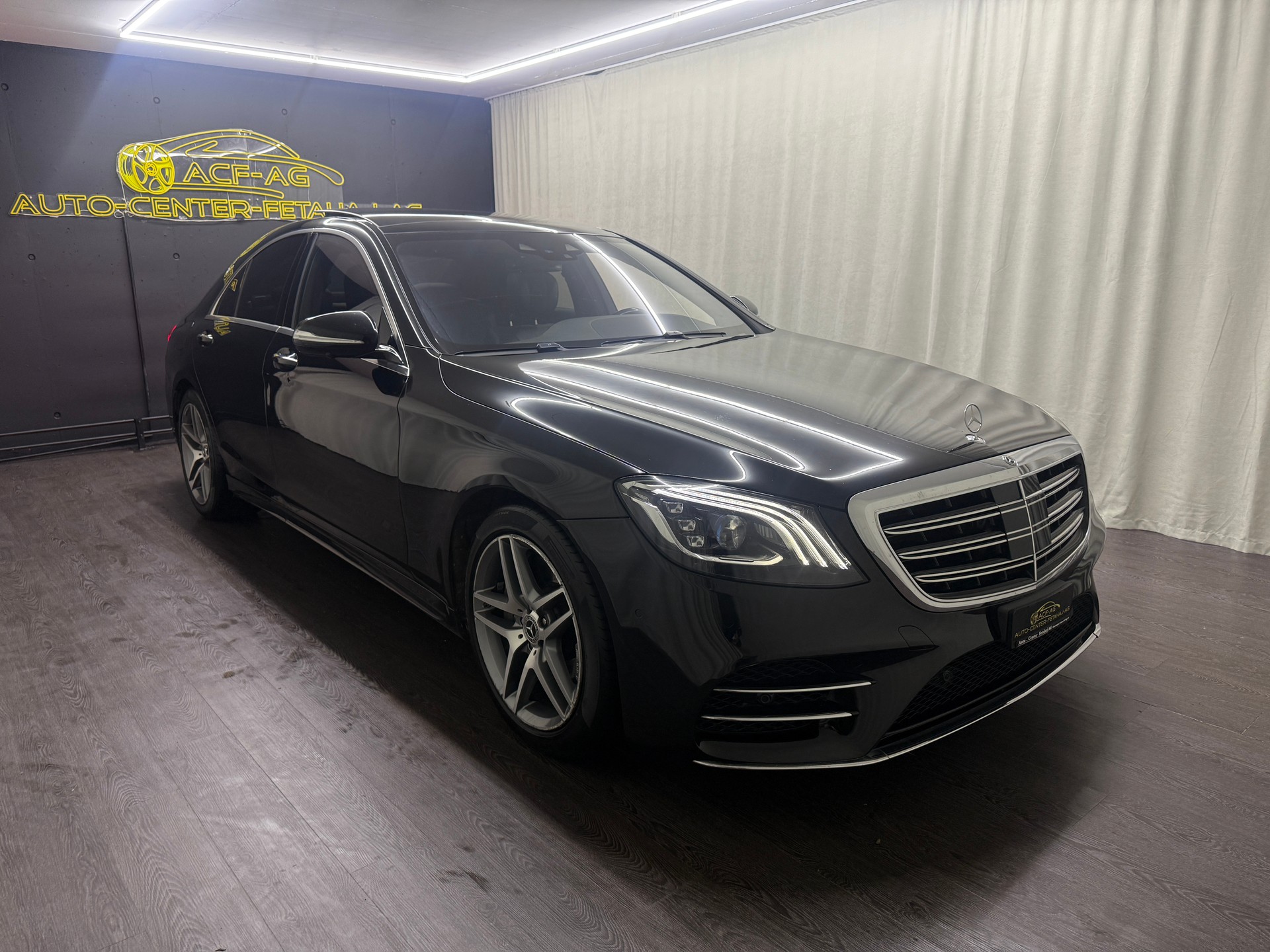 MERCEDES-BENZ S 560 4Matic AMG-Line 9G-Tronic-showroom-element-2