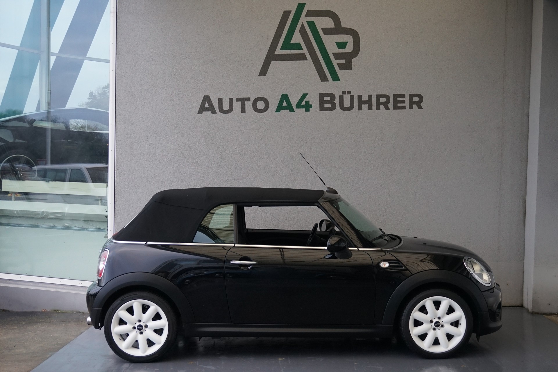 MINI Cooper 1,6i Cabriolet-image-8