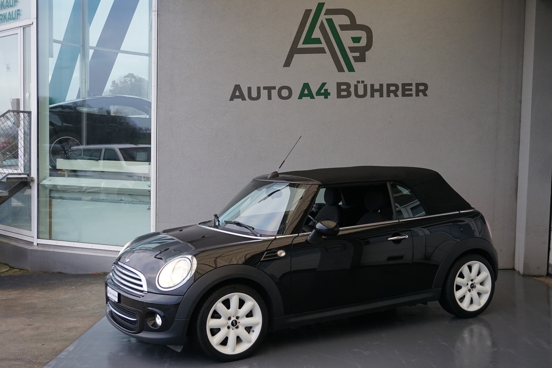 MINI Cooper 1,6i Cabriolet-image-6