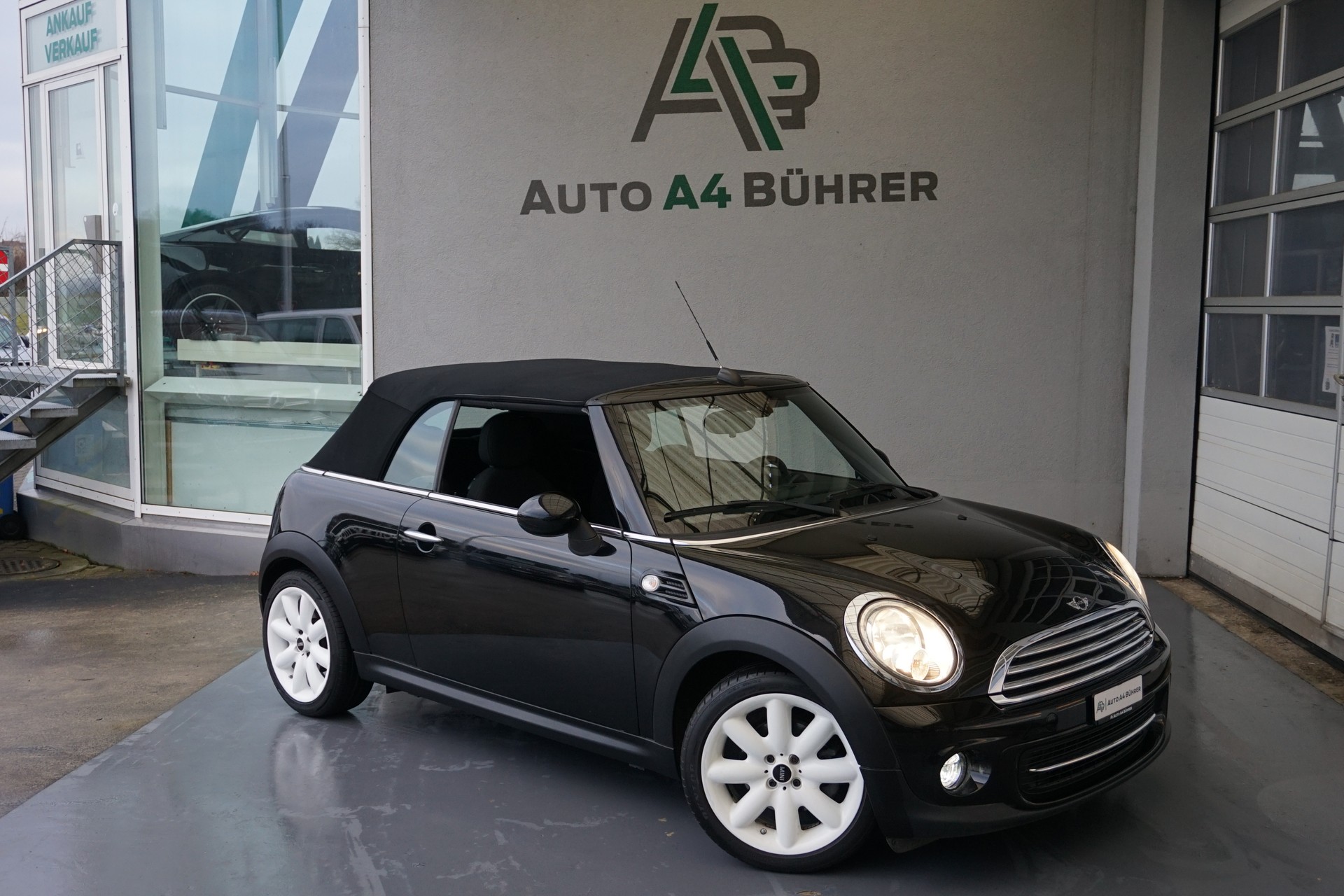 MINI Cooper 1,6i Cabriolet-image-2