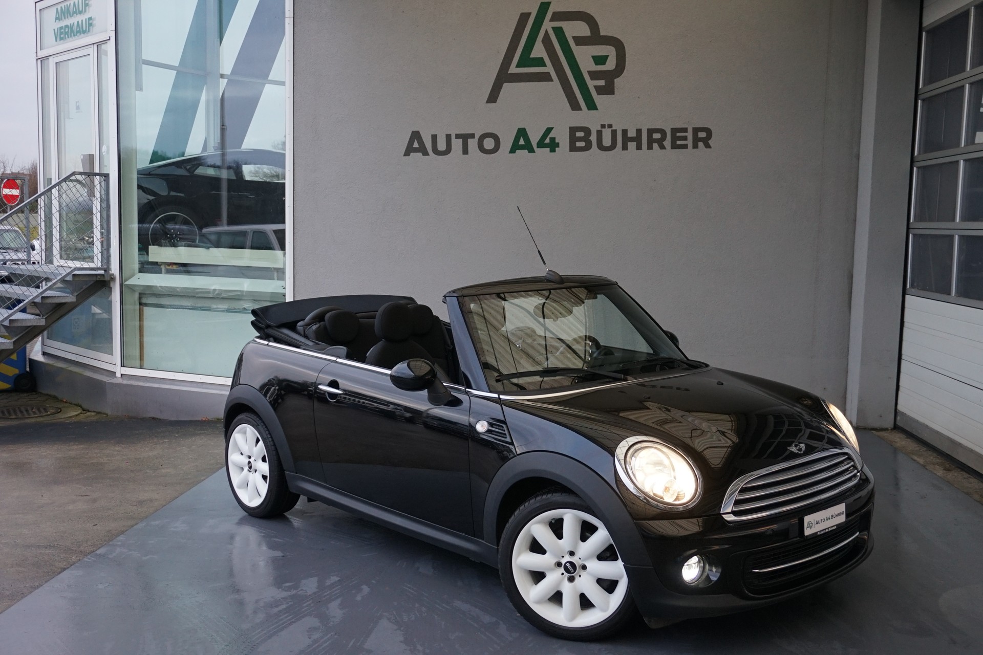 MINI Cooper 1,6i Cabriolet-image-3