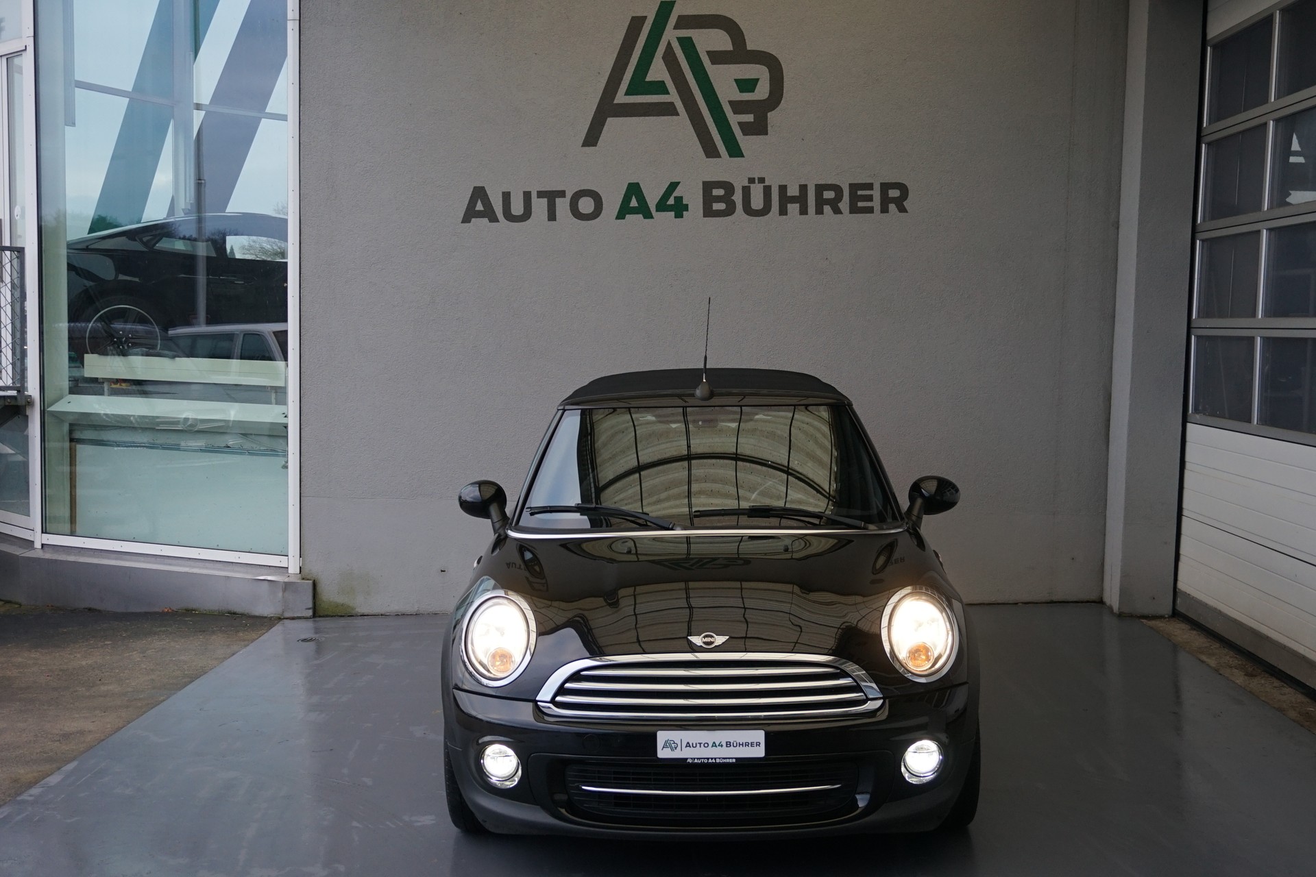MINI Cooper 1,6i Cabriolet-image-14