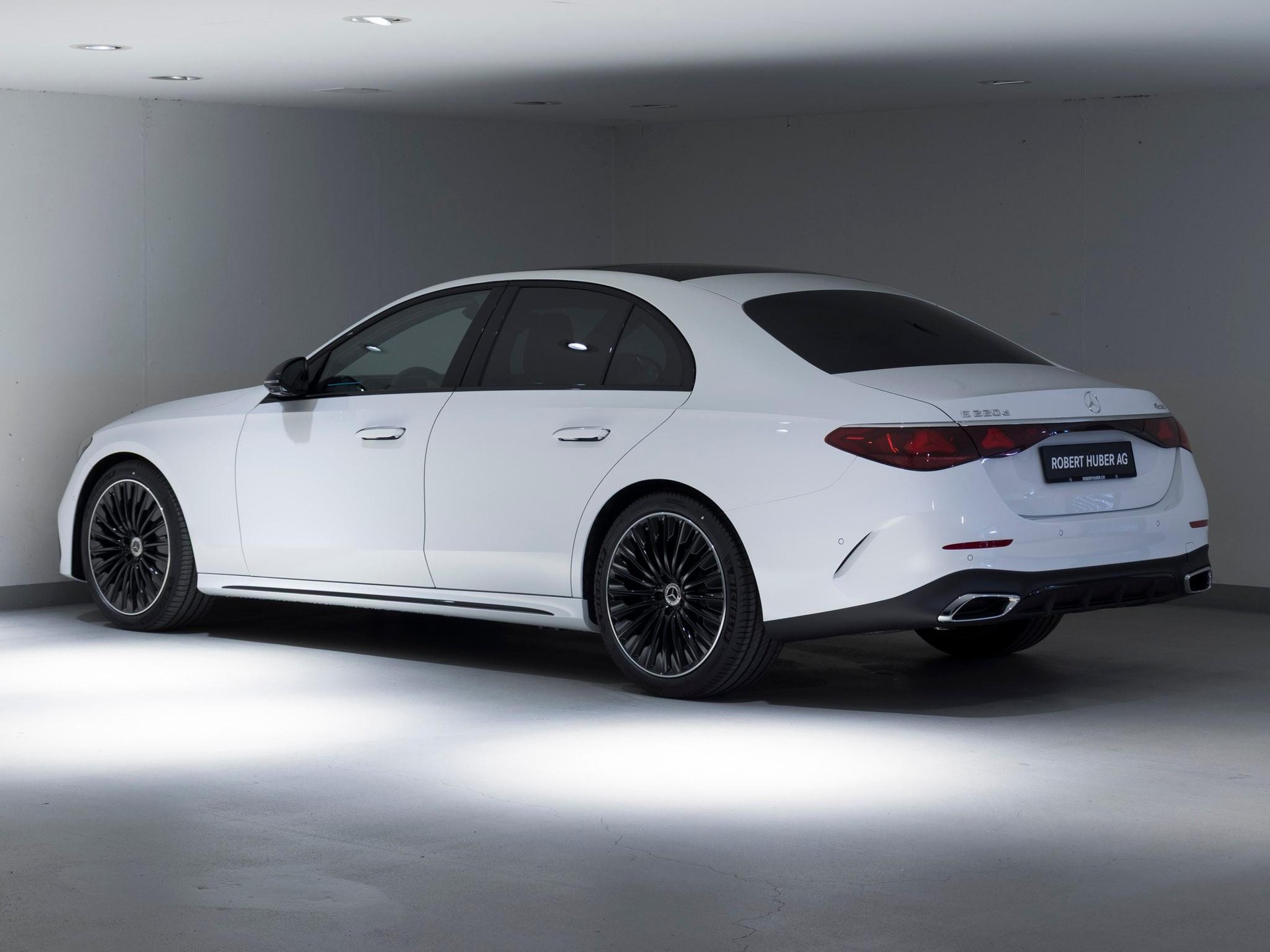 MERCEDES-BENZ E 220 d 4MATIC-image-4