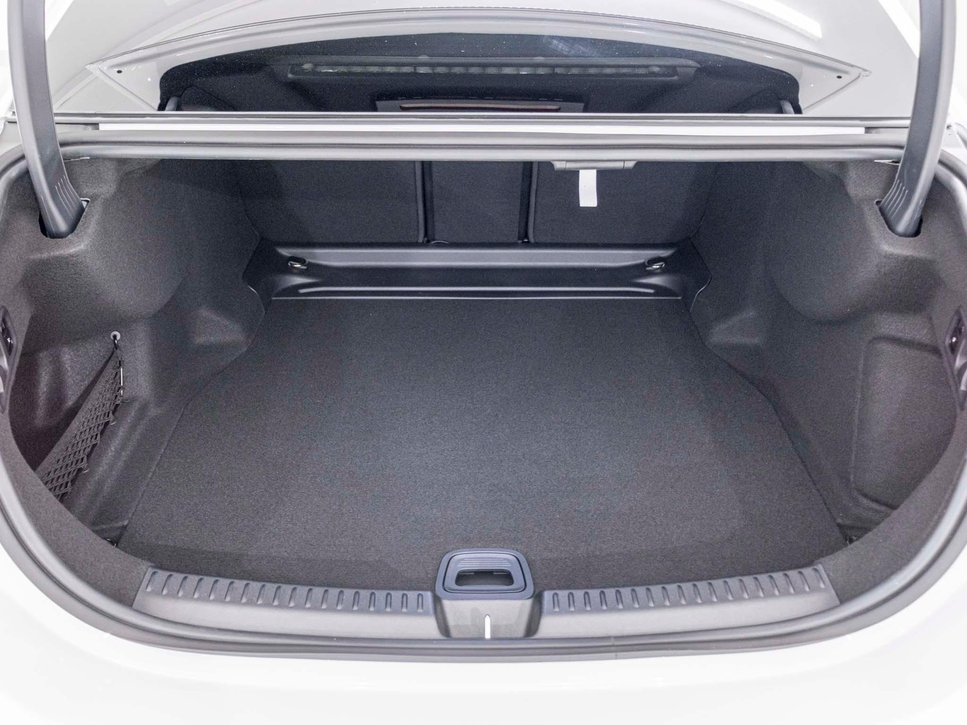 MERCEDES-BENZ E 220 d 4MATIC-image-13