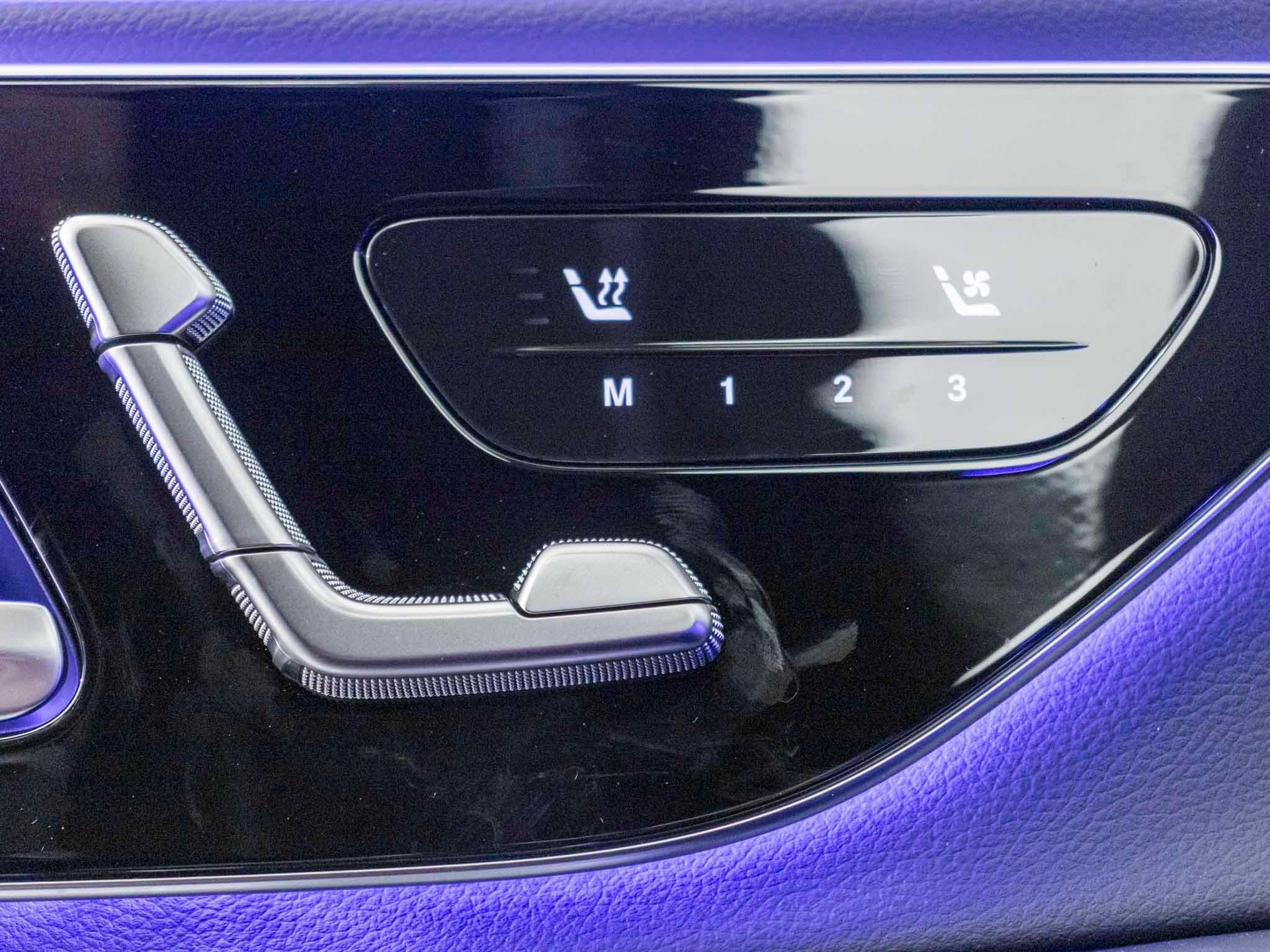 MERCEDES-BENZ E 220 d 4MATIC-image-12
