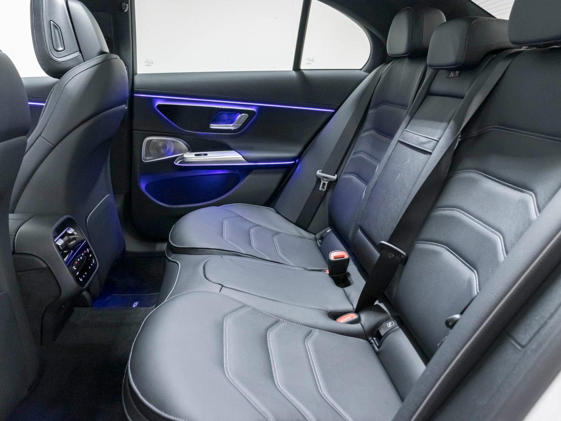 MERCEDES-BENZ E 220 d 4MATIC-image-8