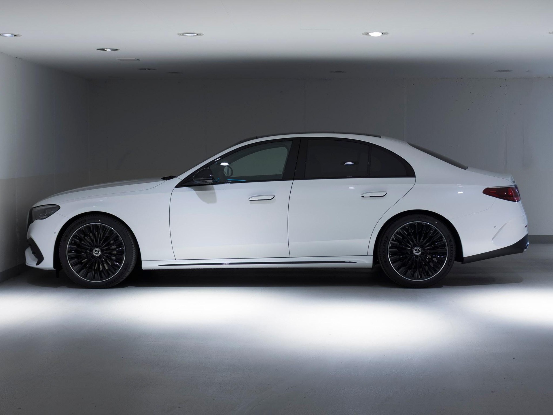 MERCEDES-BENZ E 220 d 4MATIC-image-5