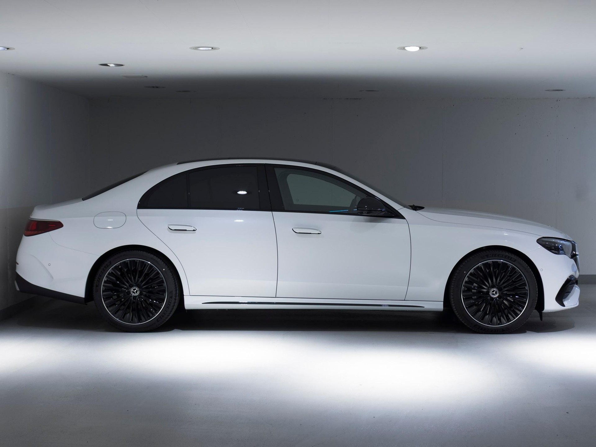 MERCEDES-BENZ E 220 d 4MATIC-image-1