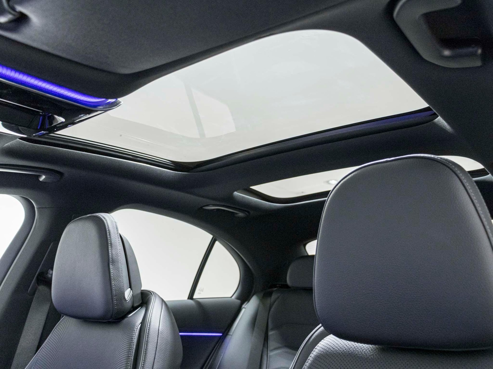 MERCEDES-BENZ E 220 d 4MATIC-image-11