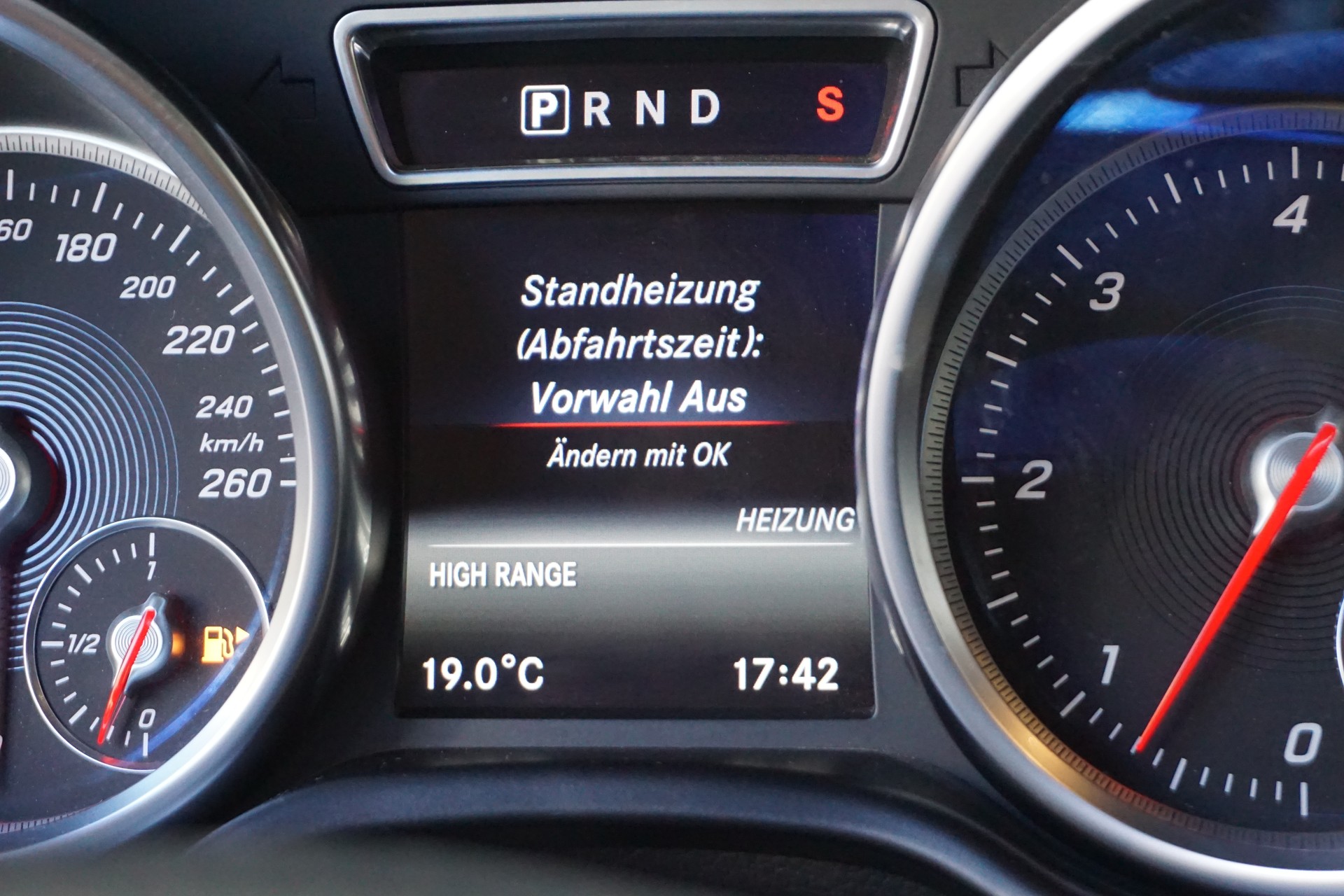 MERCEDES-BENZ G 350 d 7G-Tronic-image-15