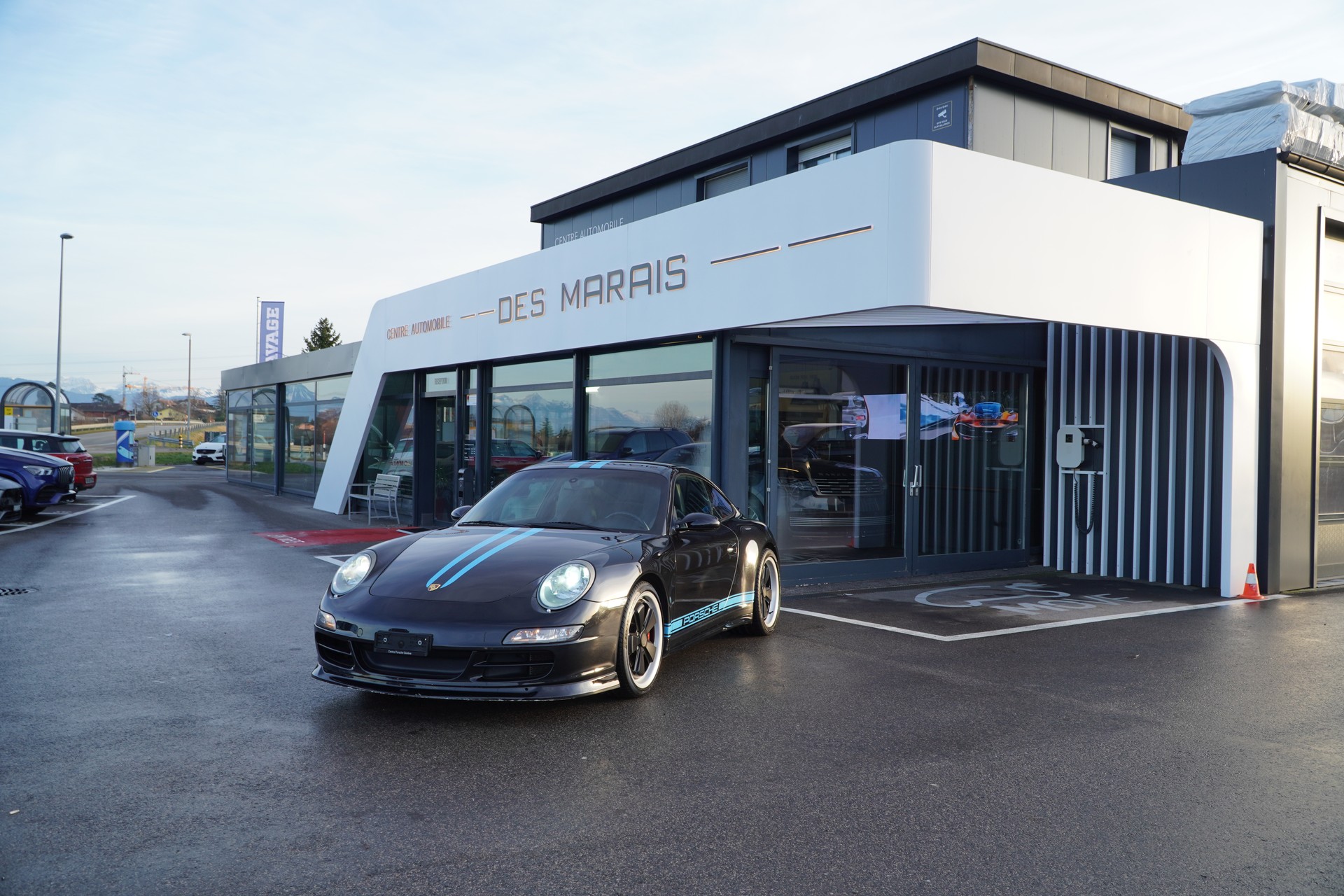 PORSCHE 911 Carrera 4S-image-2