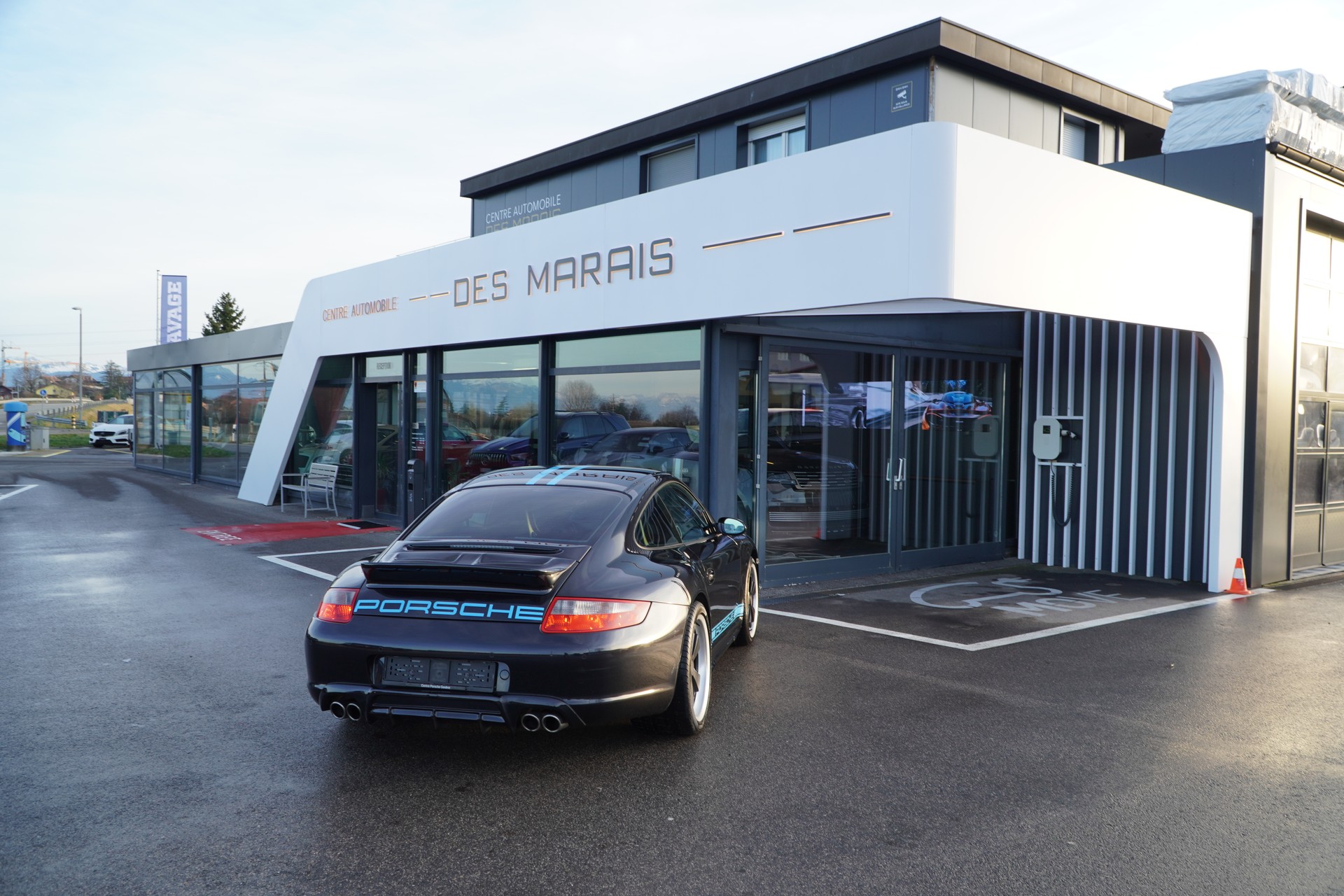 PORSCHE 911 Carrera 4S-image-5