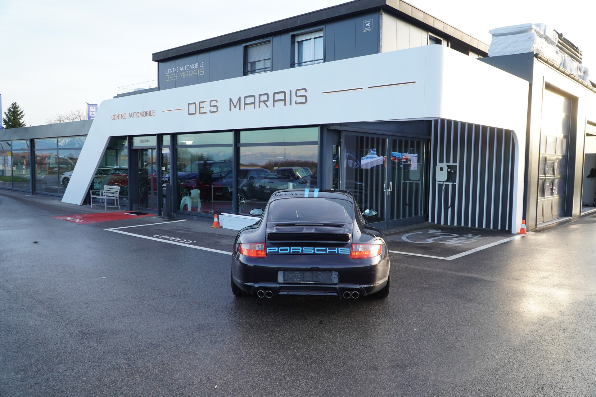 PORSCHE 911 Carrera 4S-image-4