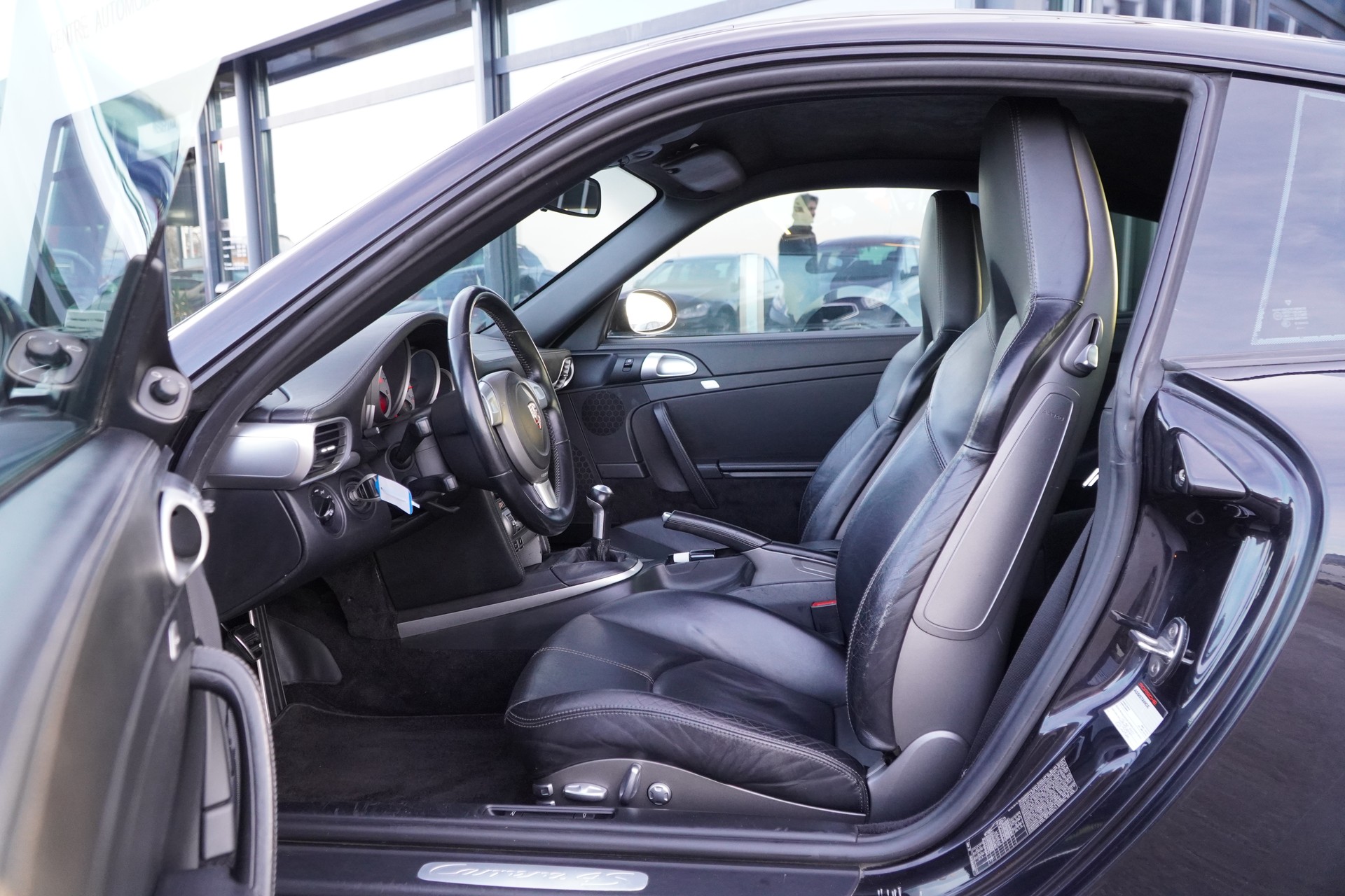 PORSCHE 911 Carrera 4S-image-8