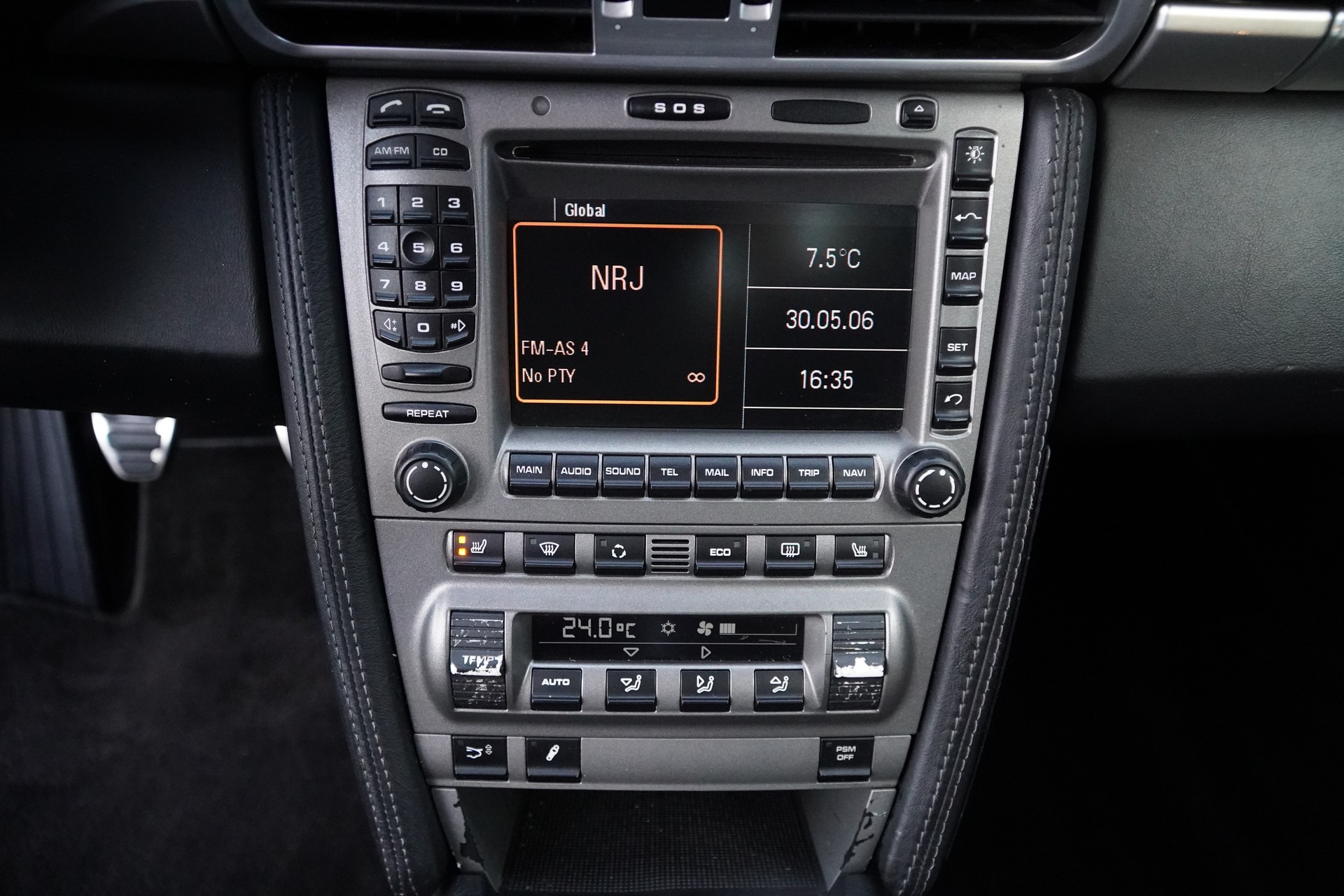 PORSCHE 911 Carrera 4S-image-9