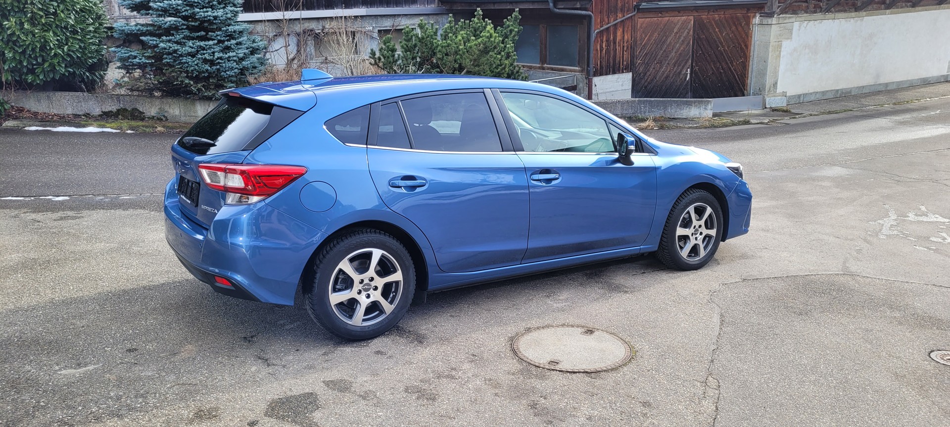 SUBARU Impreza 2.0 Swiss Plus AWD Lineartronic-image-4