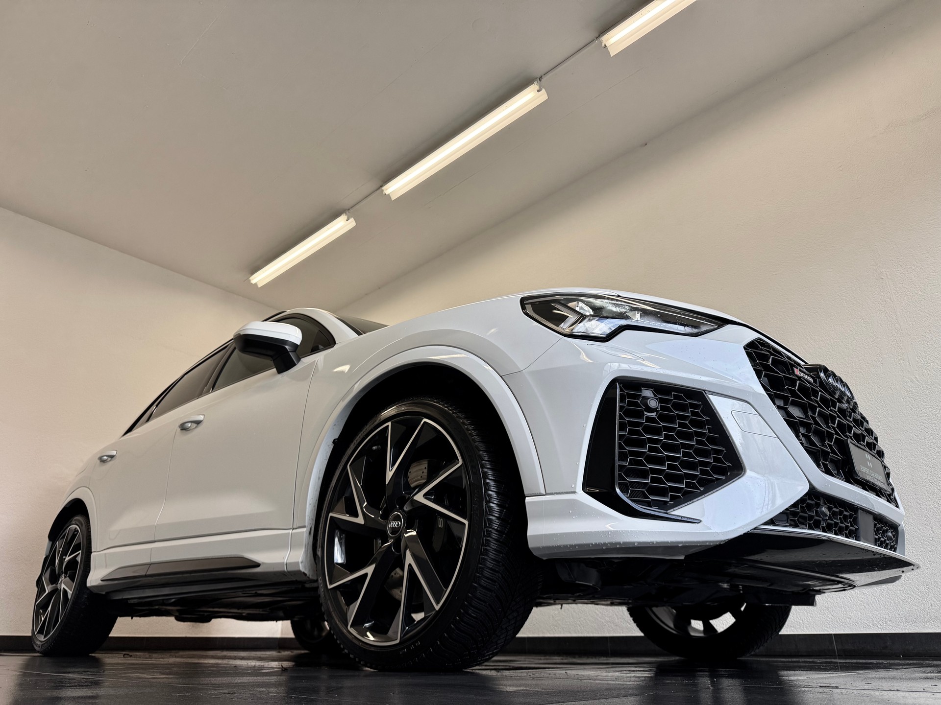 AUDI RS Q3 2.5 TFSI quattro S tronic-image-2