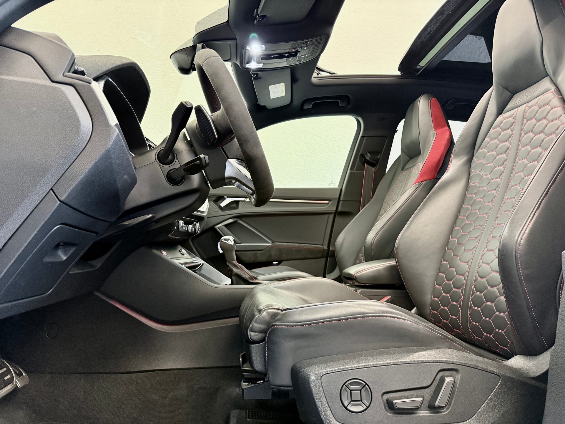 AUDI RS Q3 2.5 TFSI quattro S tronic-image-12