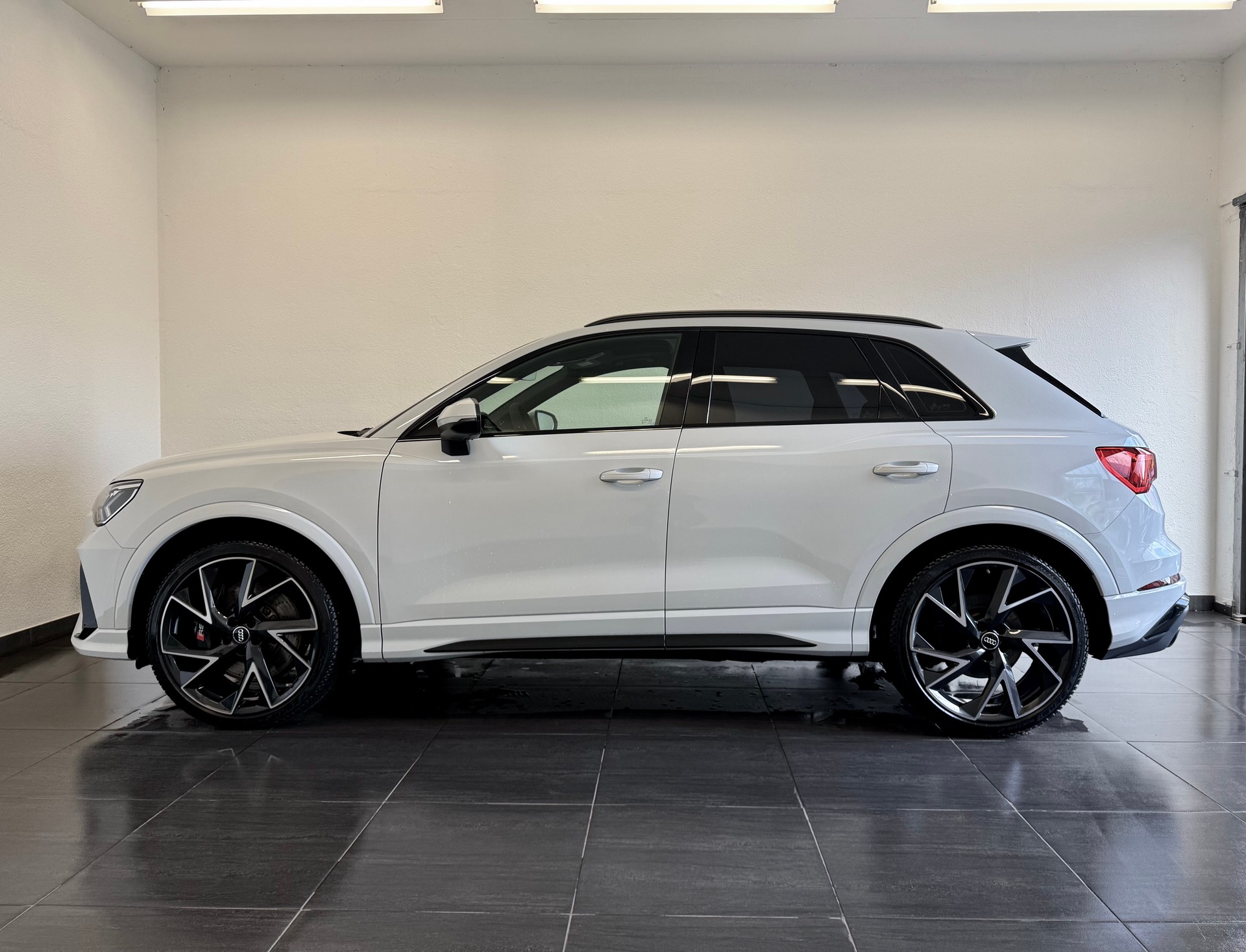 AUDI RS Q3 2.5 TFSI quattro S tronic-image-5