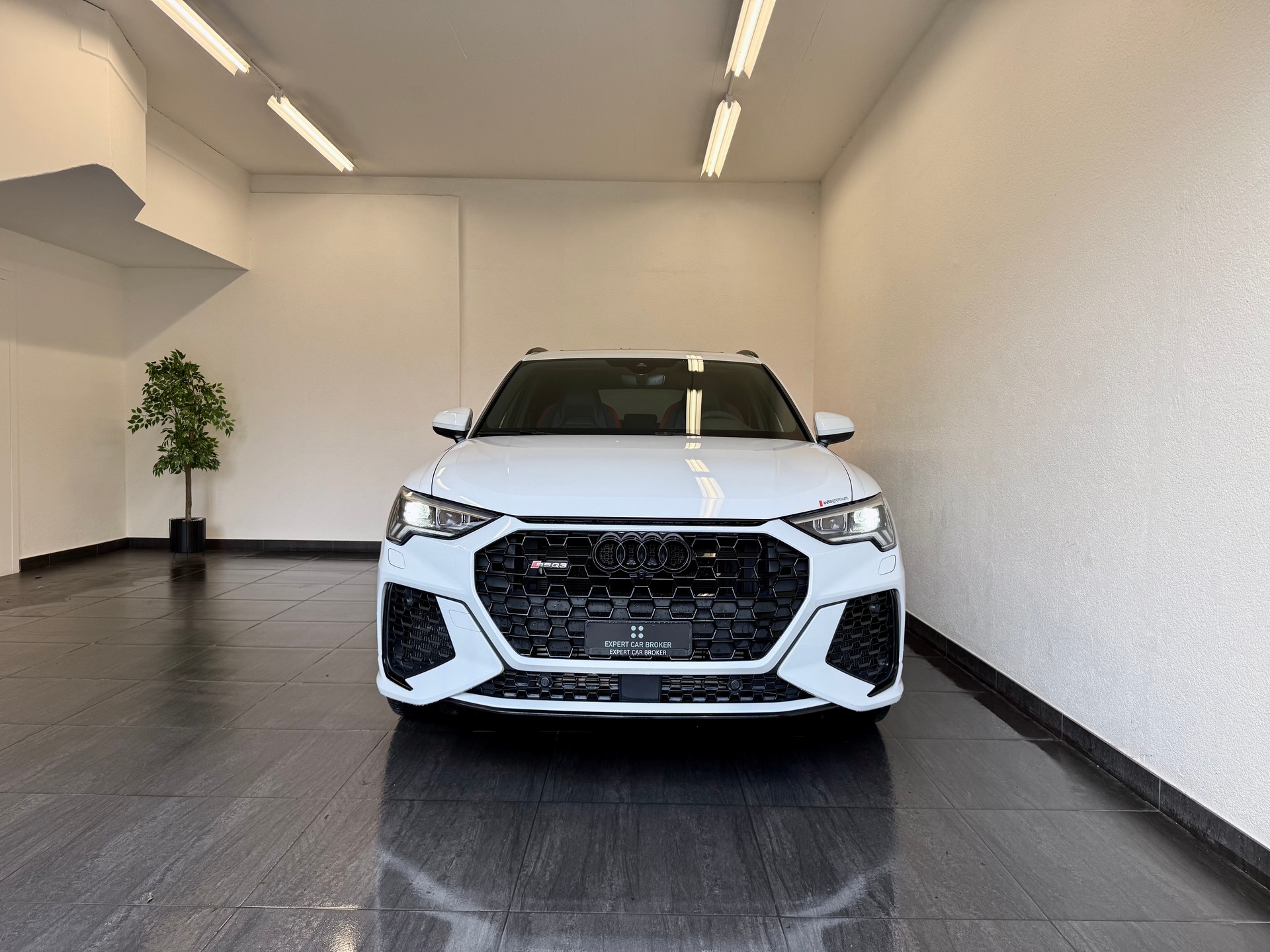 AUDI RS Q3 2.5 TFSI quattro S tronic-image-3
