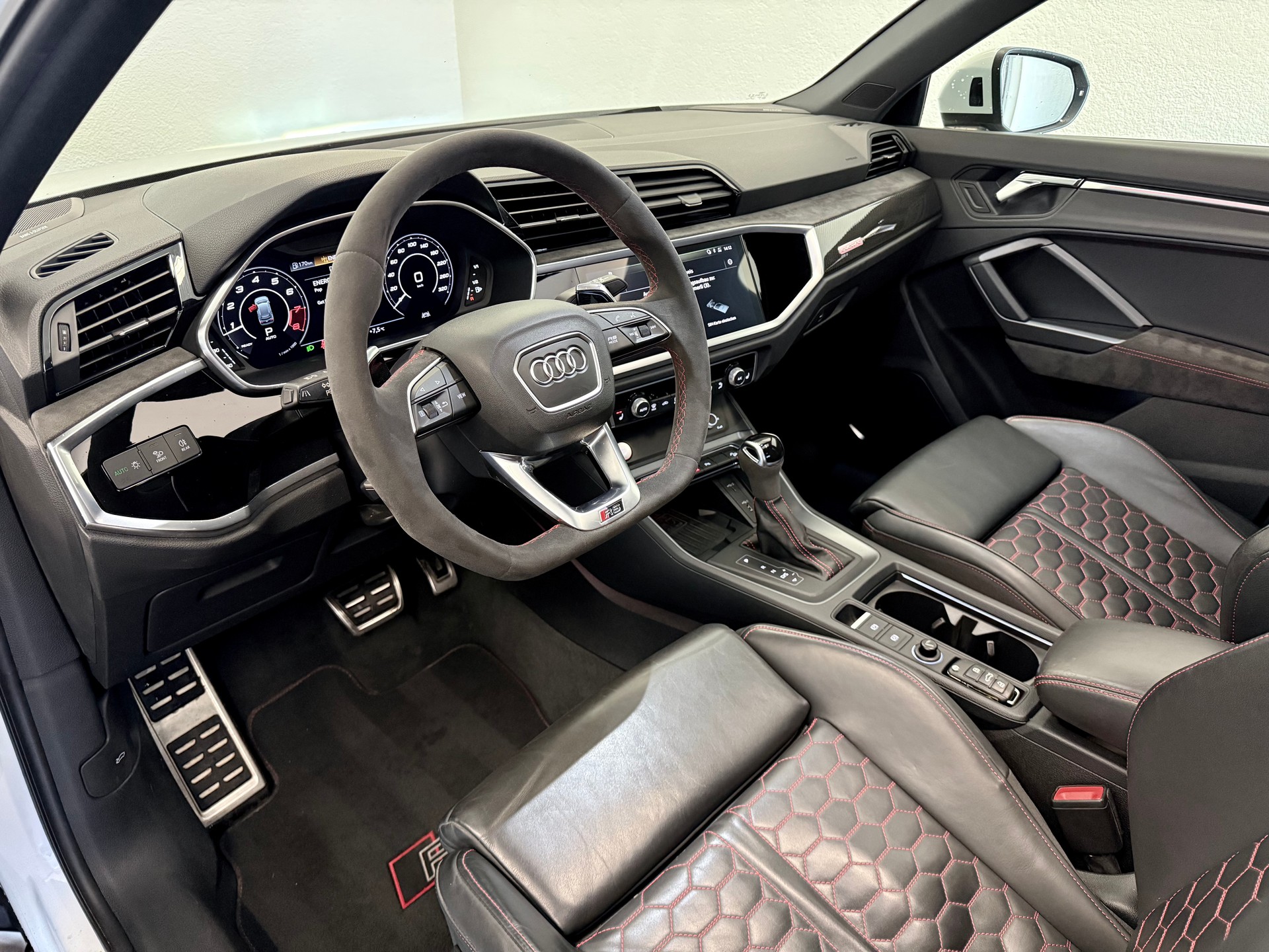 AUDI RS Q3 2.5 TFSI quattro S tronic-image-13