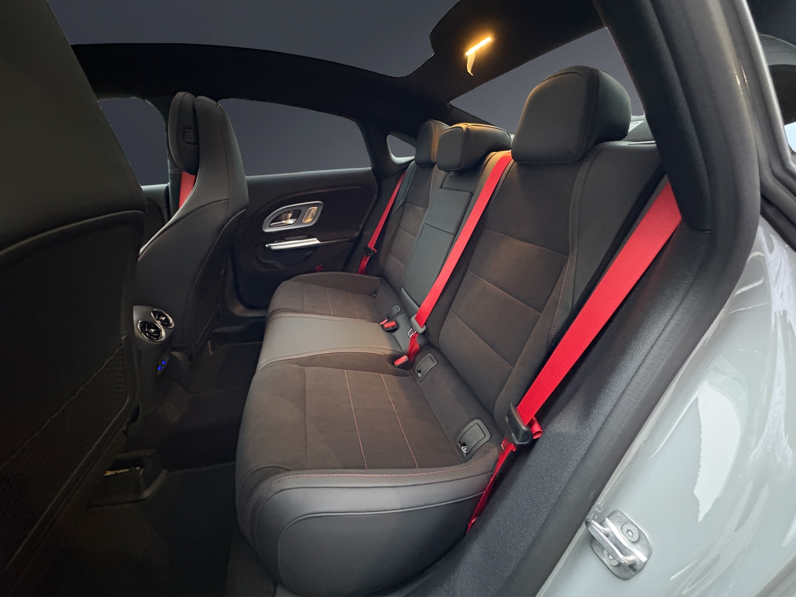 MERCEDES-BENZ CLA 200 8G-DCT-image-10