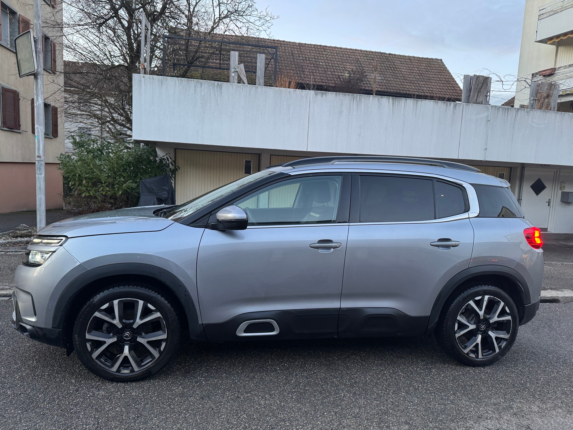 CITROEN C5 Aircross 1.5 BlueHD Shine EAT8-image-1
