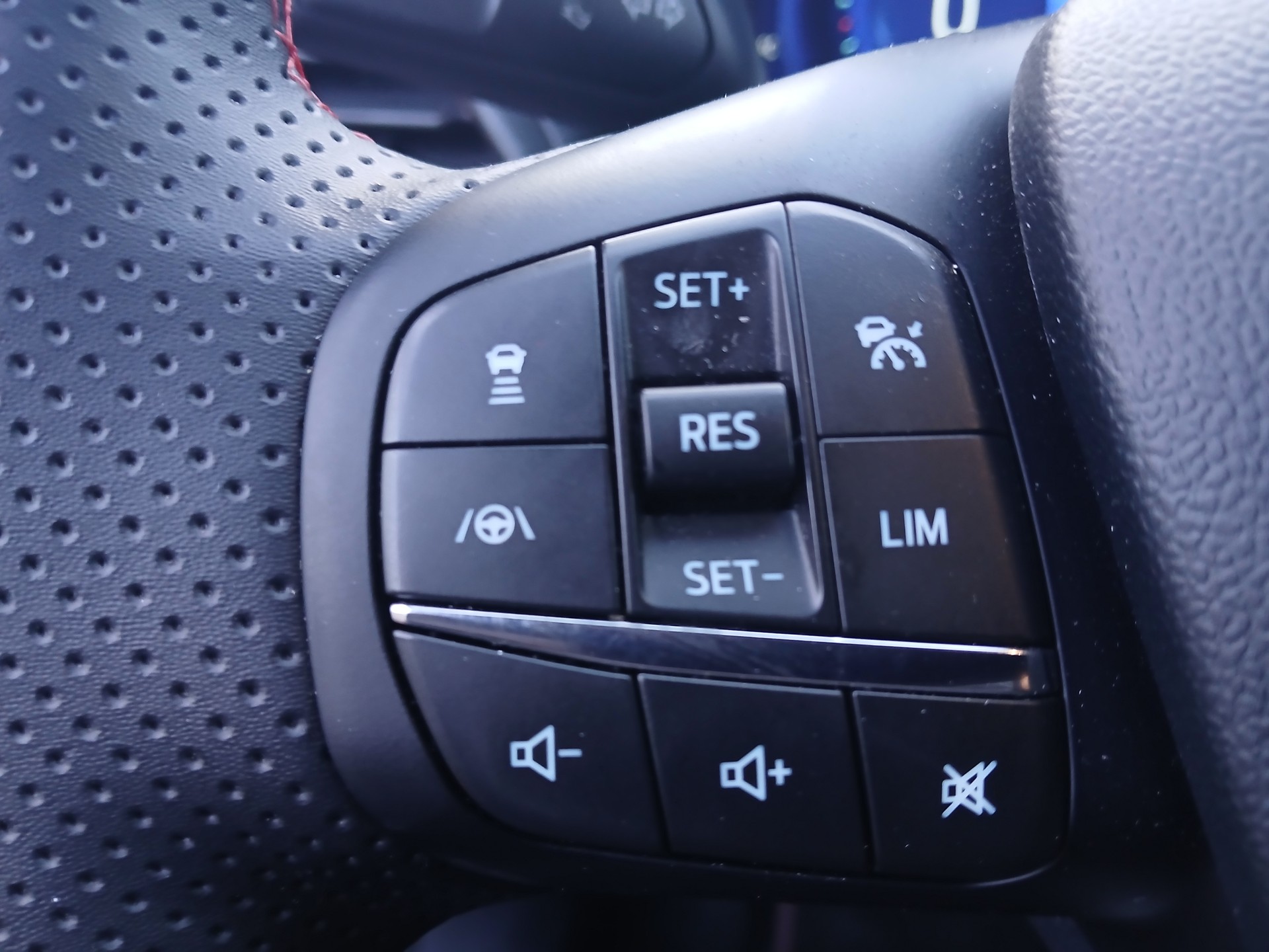 FORD Puma 1.0 MHEV ST-Line X Automat-image-10