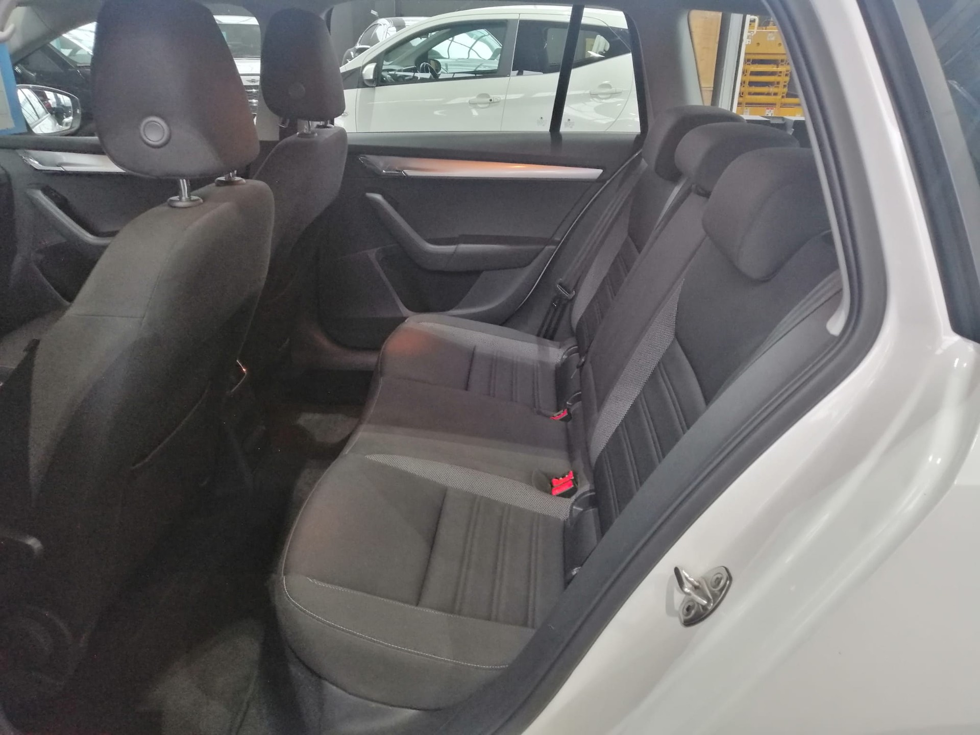 SKODA Octavia Combi 2.0 TDI Ambition 4x4-image-7