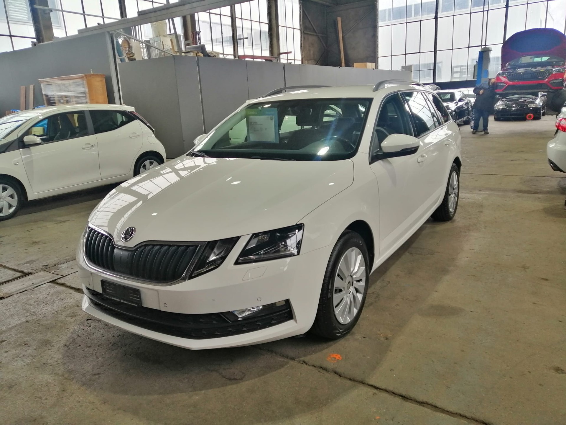 SKODA Octavia Combi 2.0 TDI Ambition 4x4-image-0