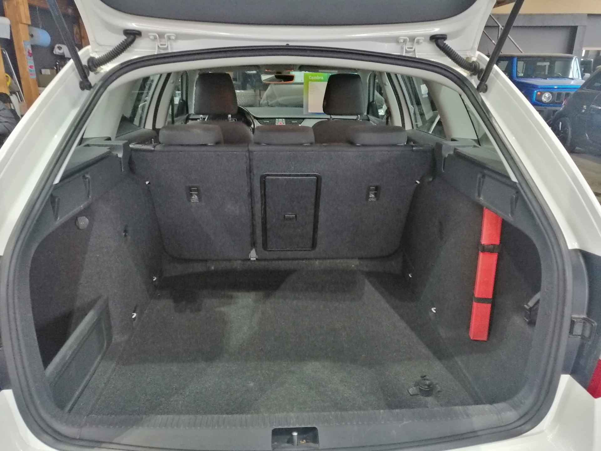 SKODA Octavia Combi 2.0 TDI Ambition 4x4-image-8