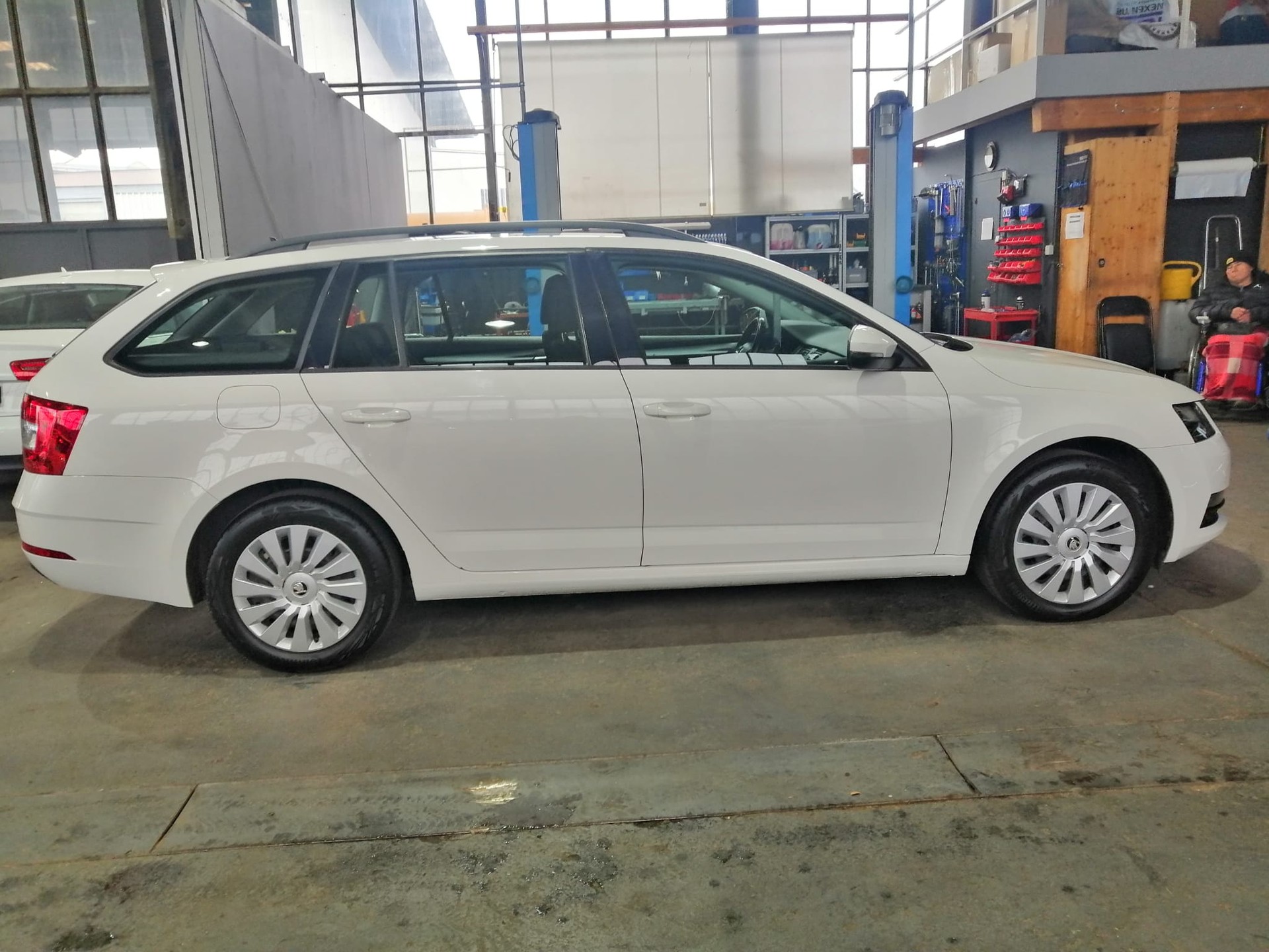 SKODA Octavia Combi 2.0 TDI Ambition 4x4-image-2