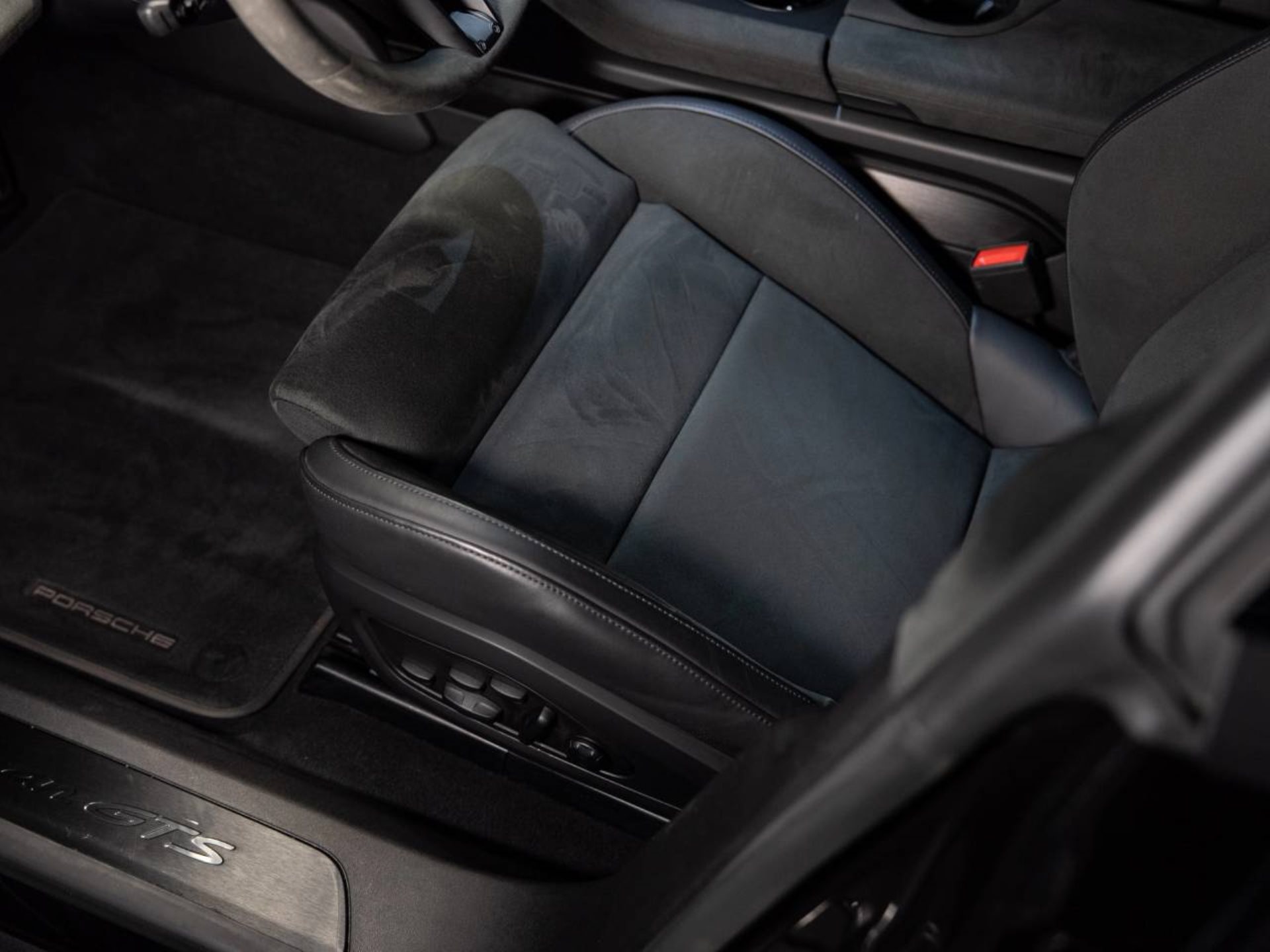 PORSCHE Taycan GTS (MY23)-image-17