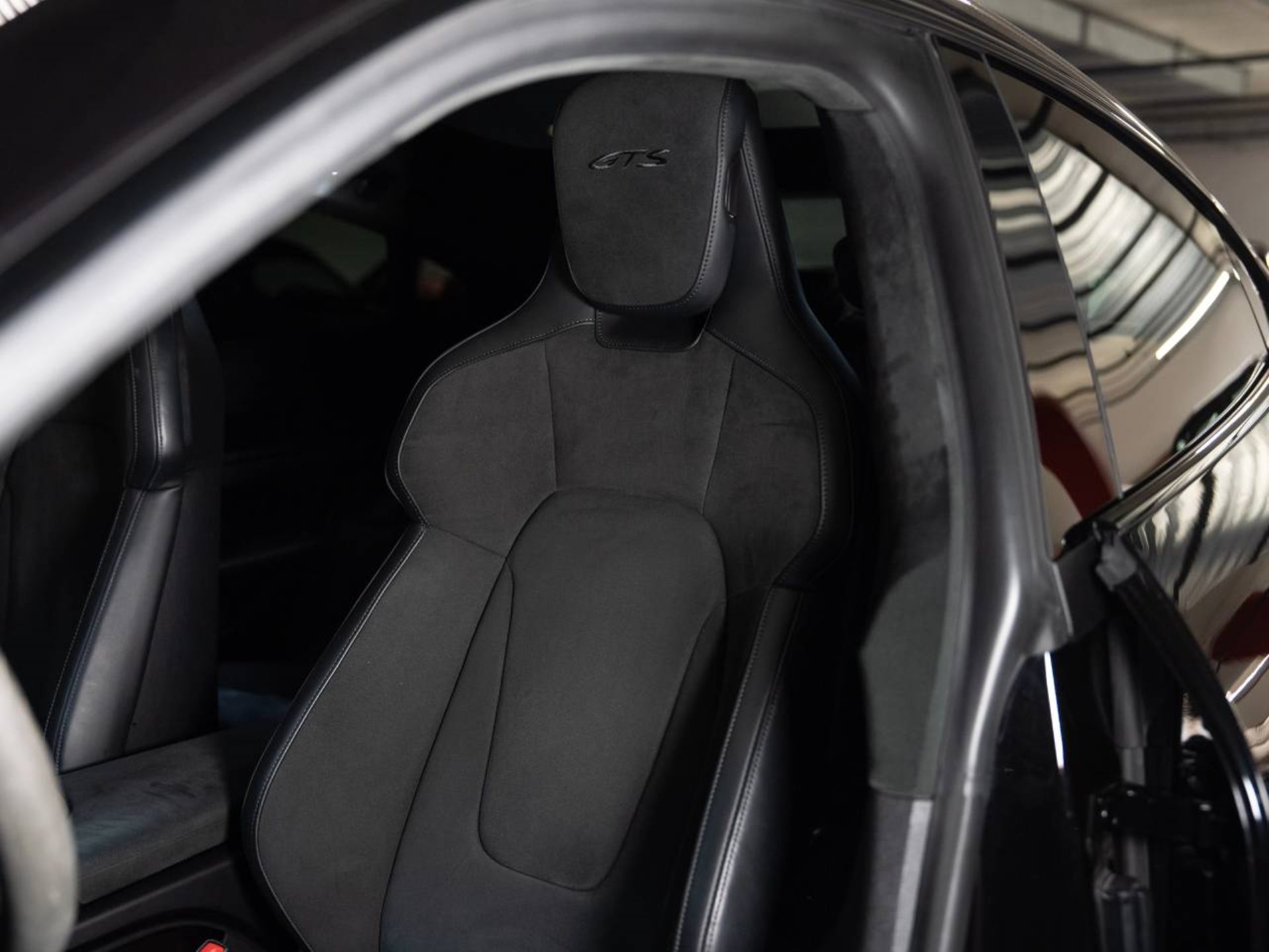PORSCHE Taycan GTS (MY23)-image-16
