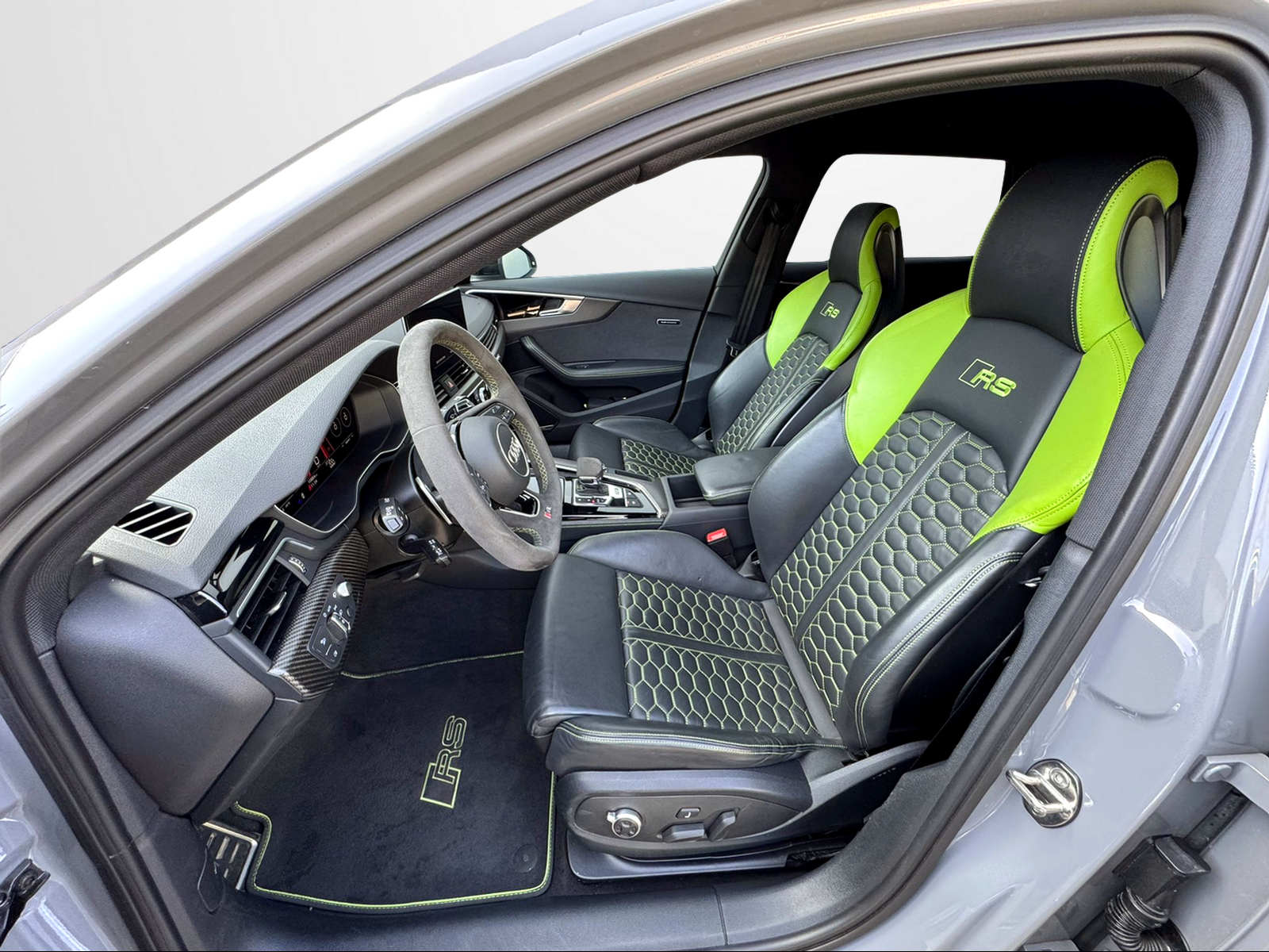 AUDI RS4 Avant quattro tiptronic-image-4