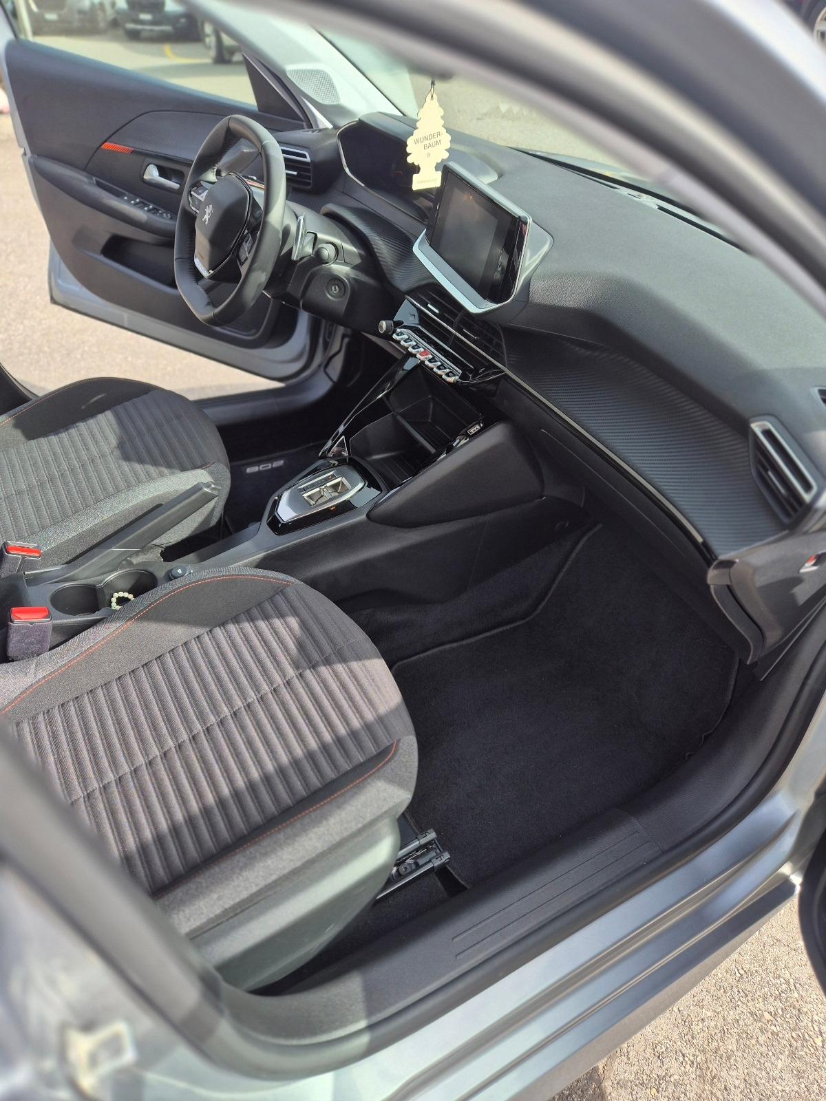 PEUGEOT 208 1.2 PureTech 100 Active Pack-image-8