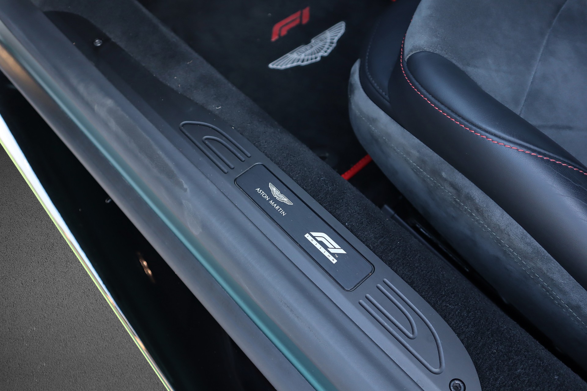 ASTON MARTIN V8 Vantage F1 Edition-image-13