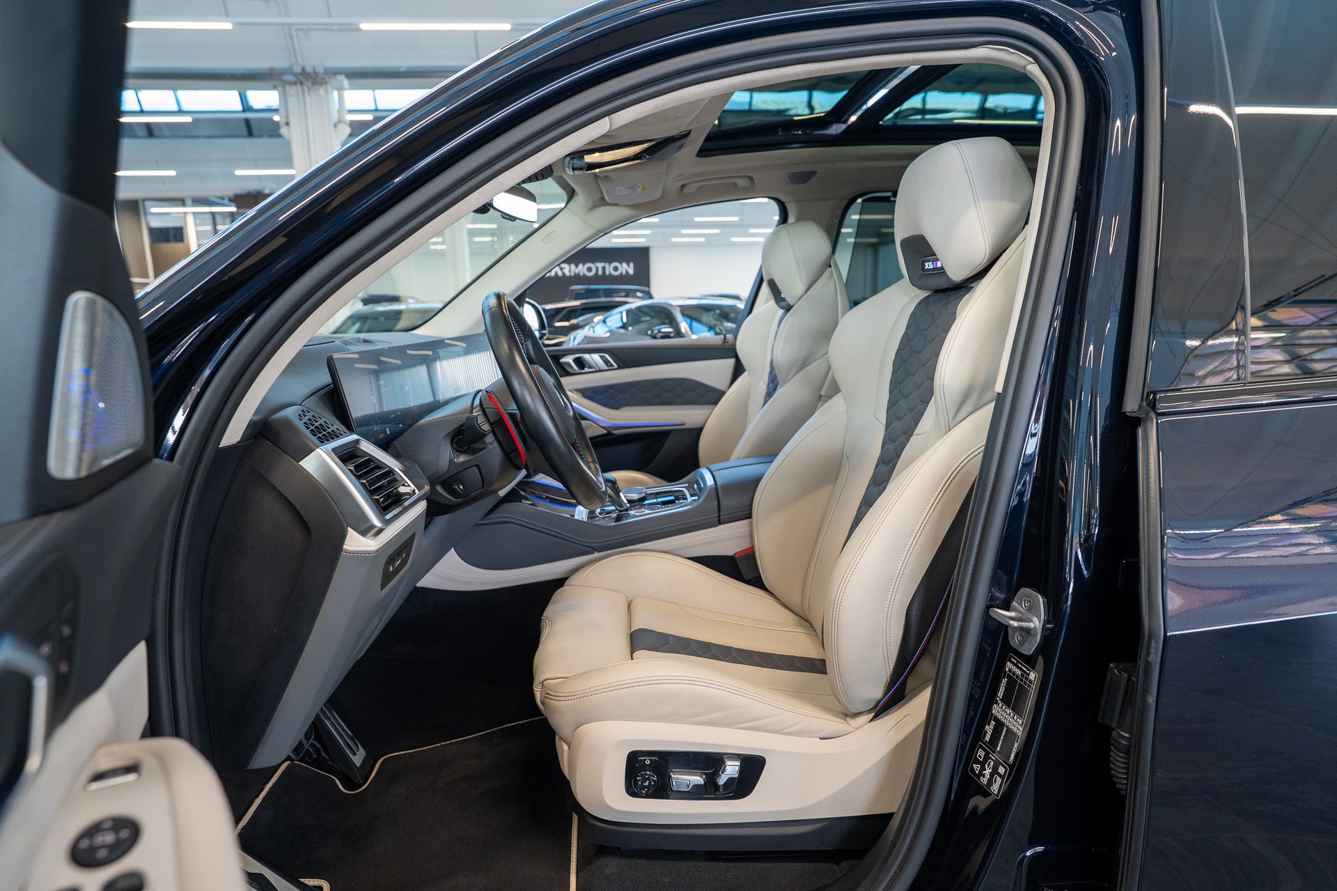 BMW X5 M Competition / Pano Sky Lounge / Bowers&Wilkins / Massage-Sitz / 360°Kamera-image-8