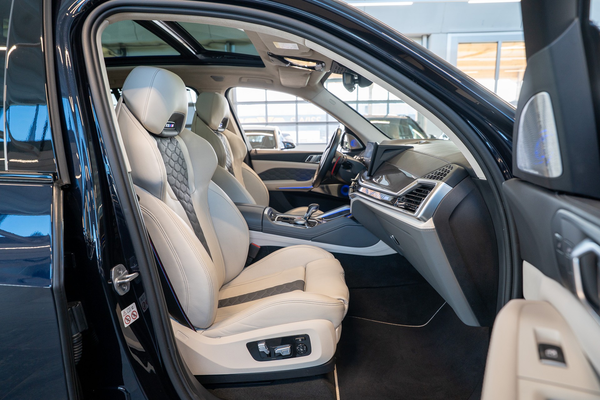 BMW X5 M Competition / Pano Sky Lounge / Bowers&Wilkins / Massage-Sitz / 360°Kamera-image-20