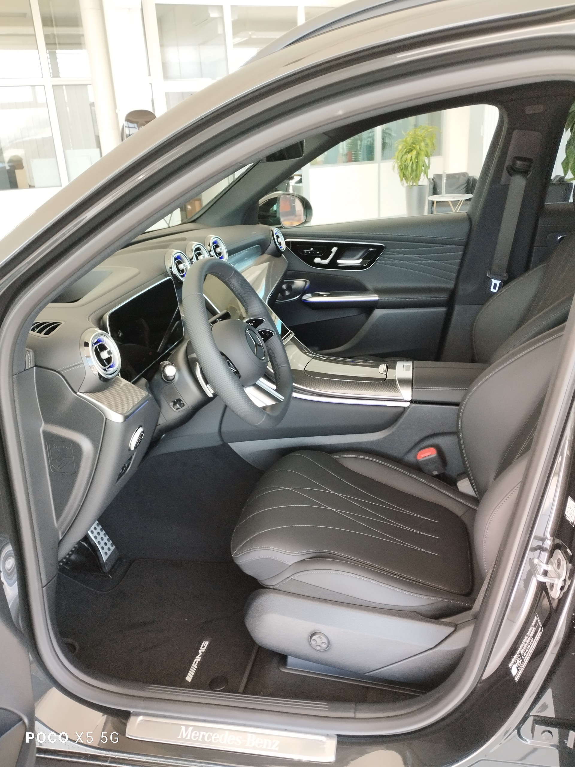 MERCEDES-BENZ GLC 300 4Matic-image-5