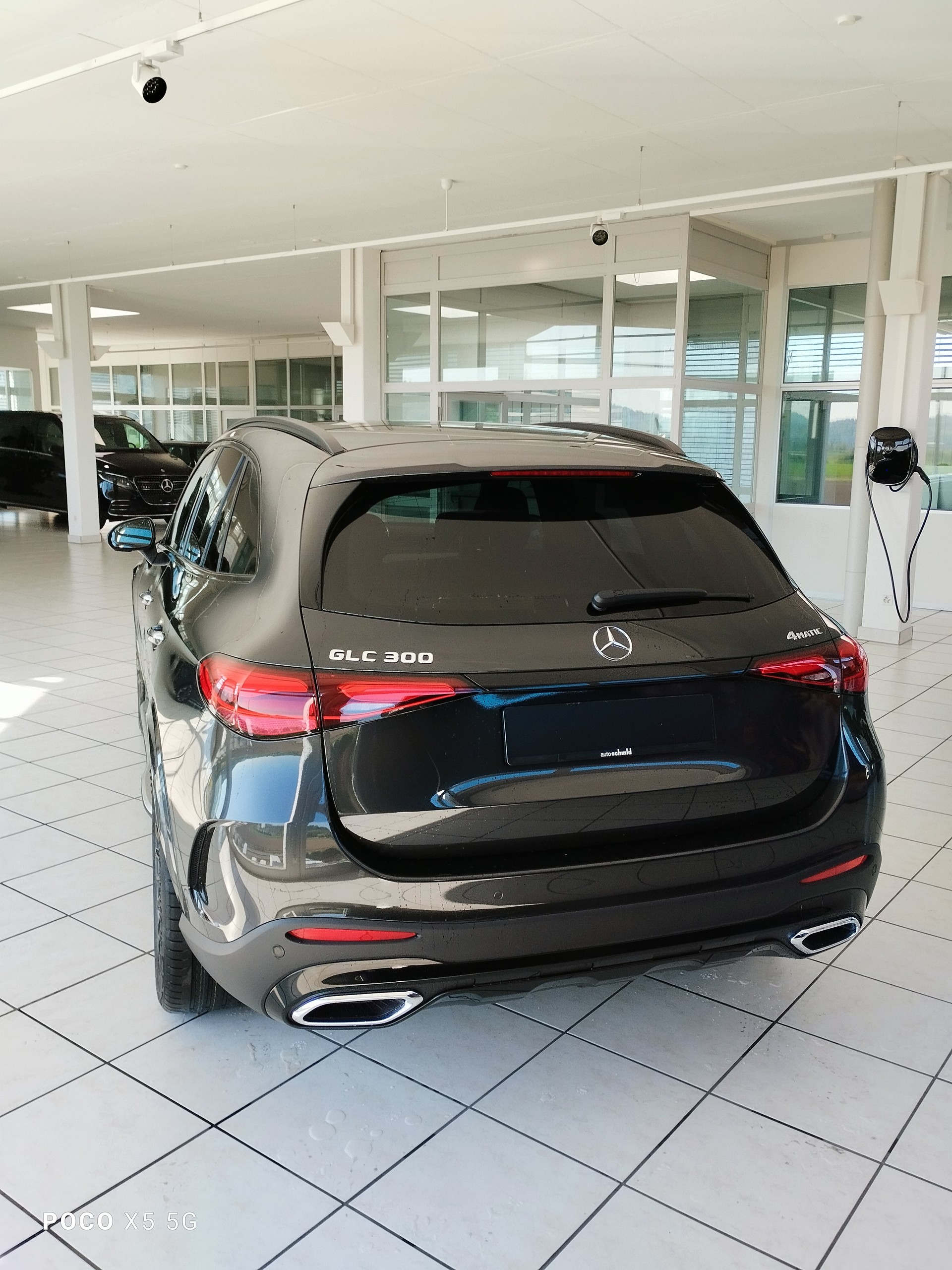 MERCEDES-BENZ GLC 300 4Matic-showroom-element-3