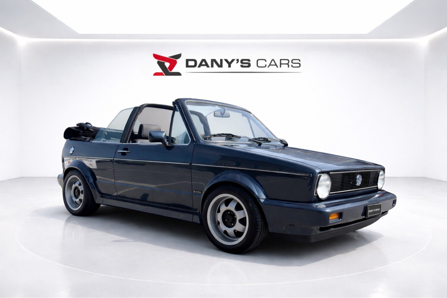 VW Golf Cabriolet 1800-showroom-element-2