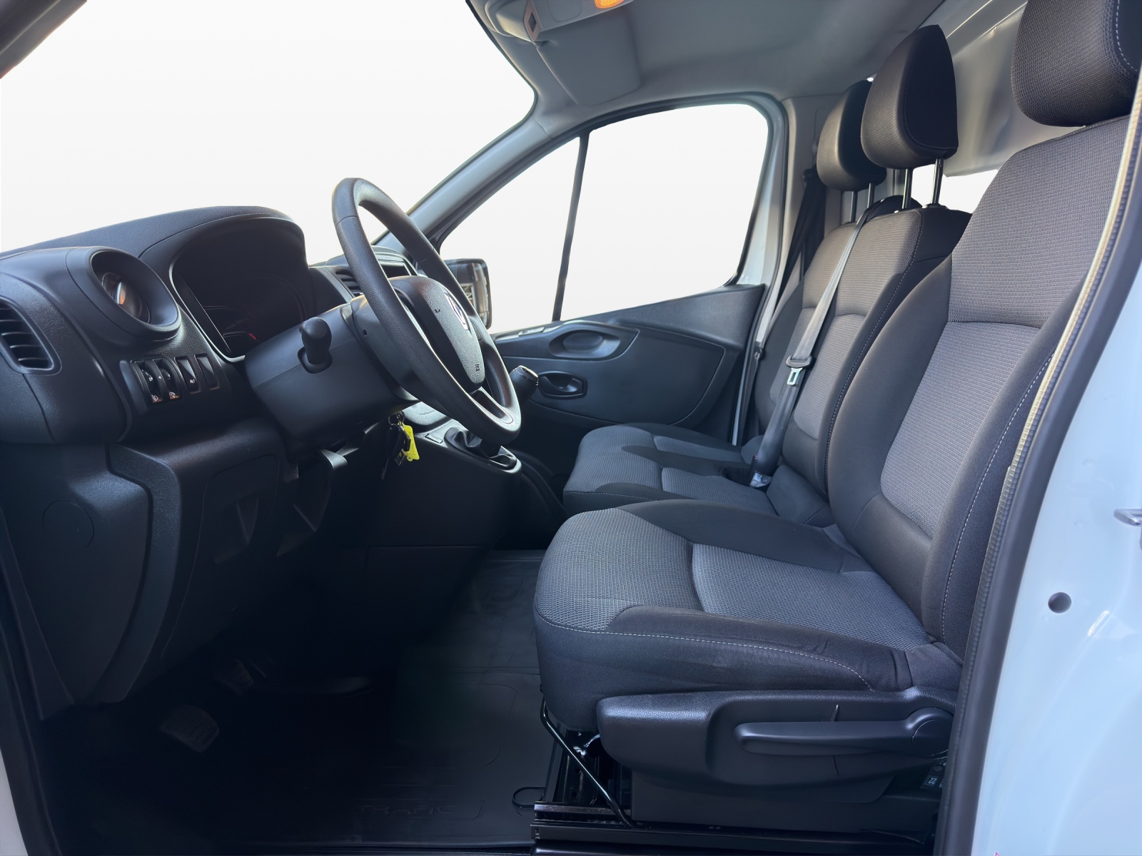 RENAULT Trafic 2.0 Energy dCi 120 3.0t Access L1H1-image-7