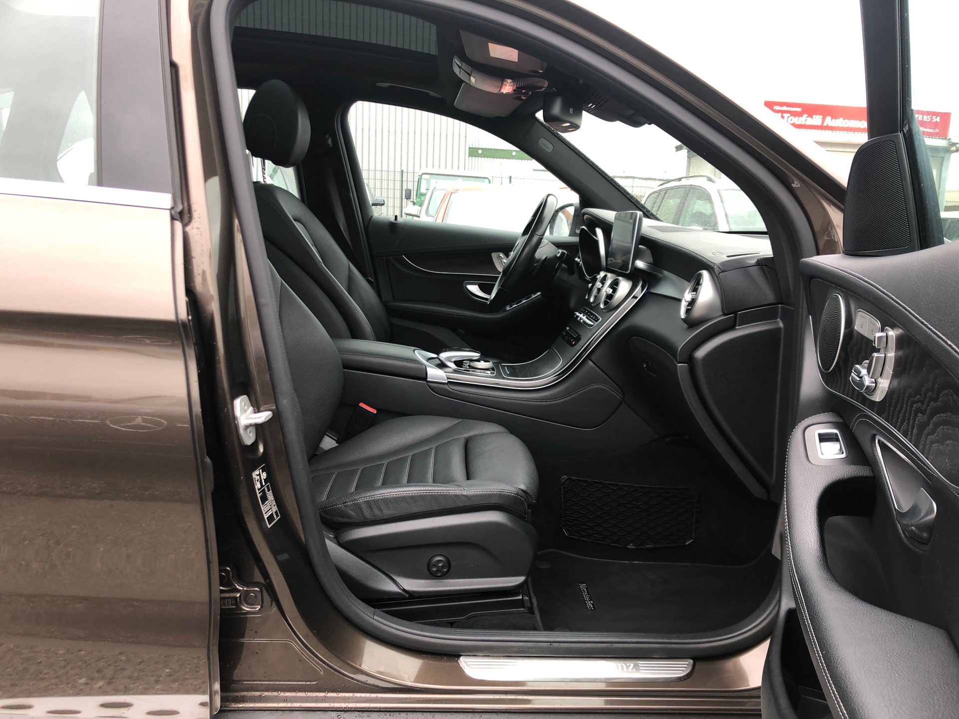 MERCEDES-BENZ GLC 250 d 4Matic 9G-Tronic-image-13