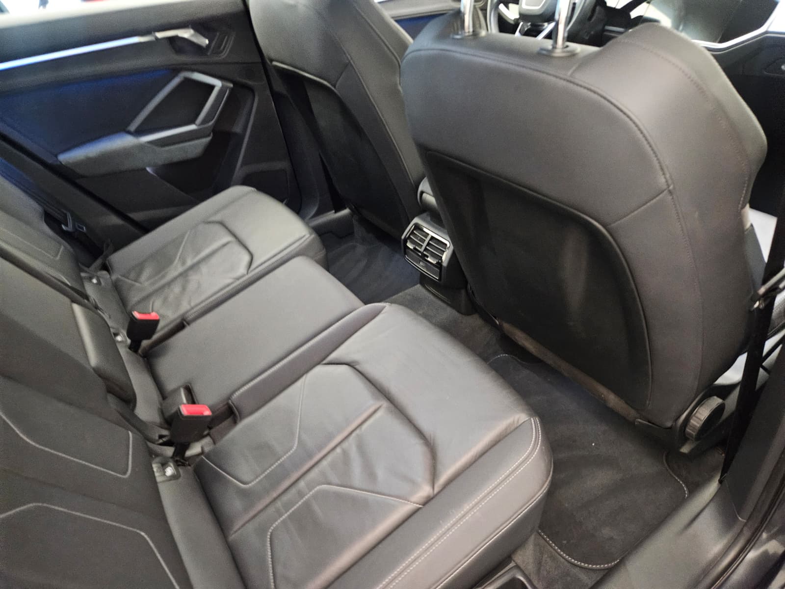 AUDI Q3 40 TFSI S line quattro S-tronic-image-13